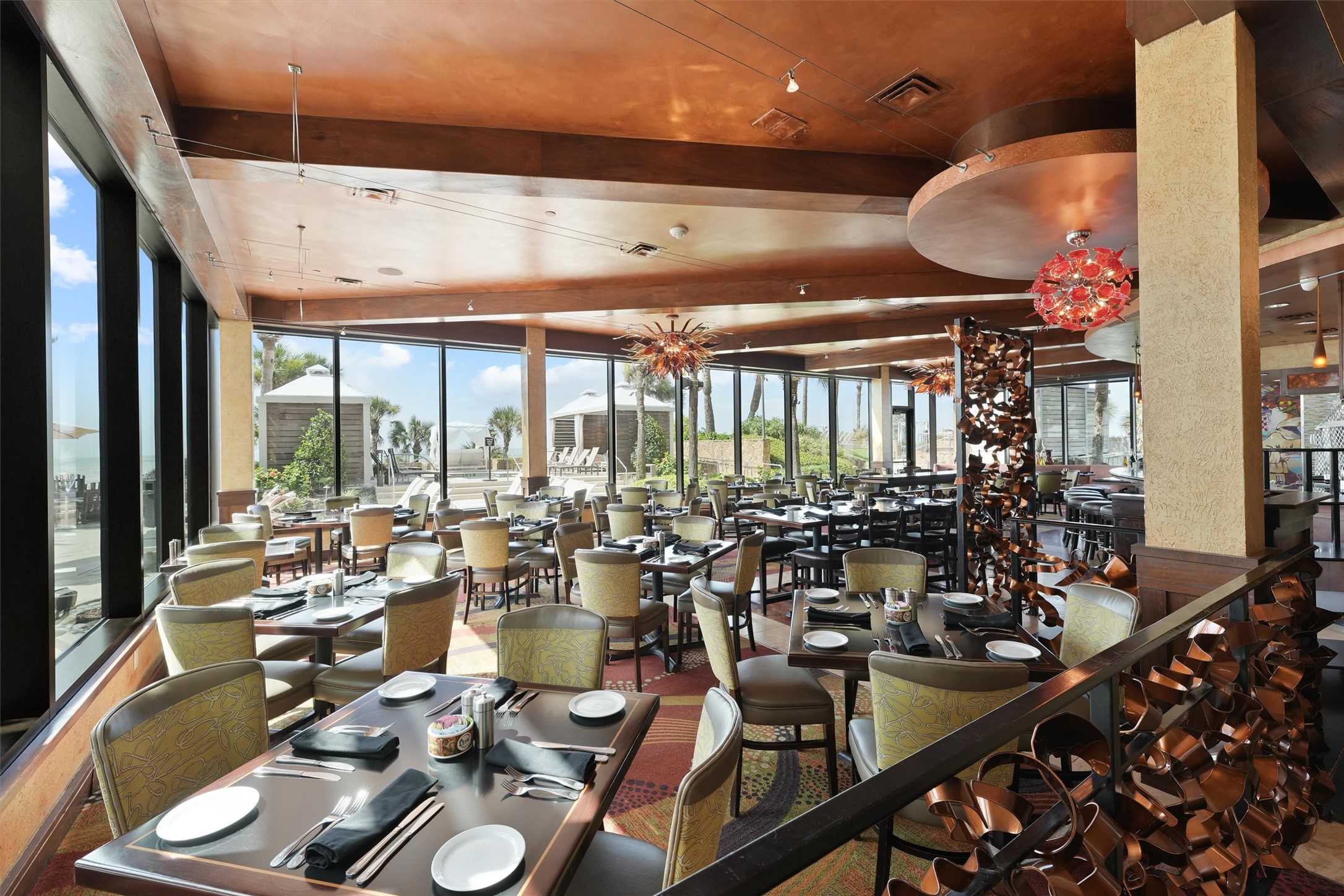 On-site dining options provide the luxury of
multiple restaurant and bar experiences without
ever leaving the property.