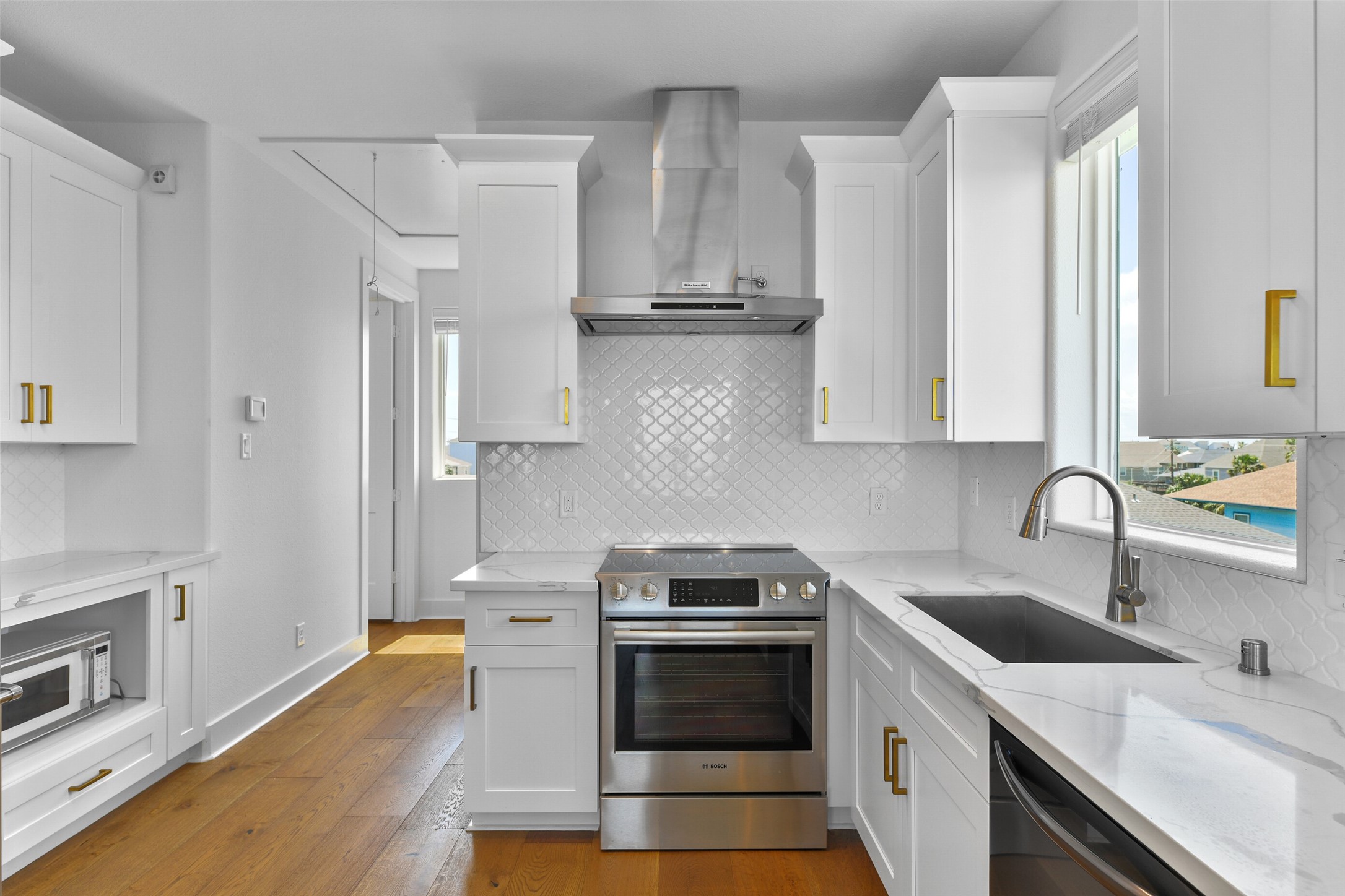 4006 Fort Bend Drive, Galveston, TX 77554