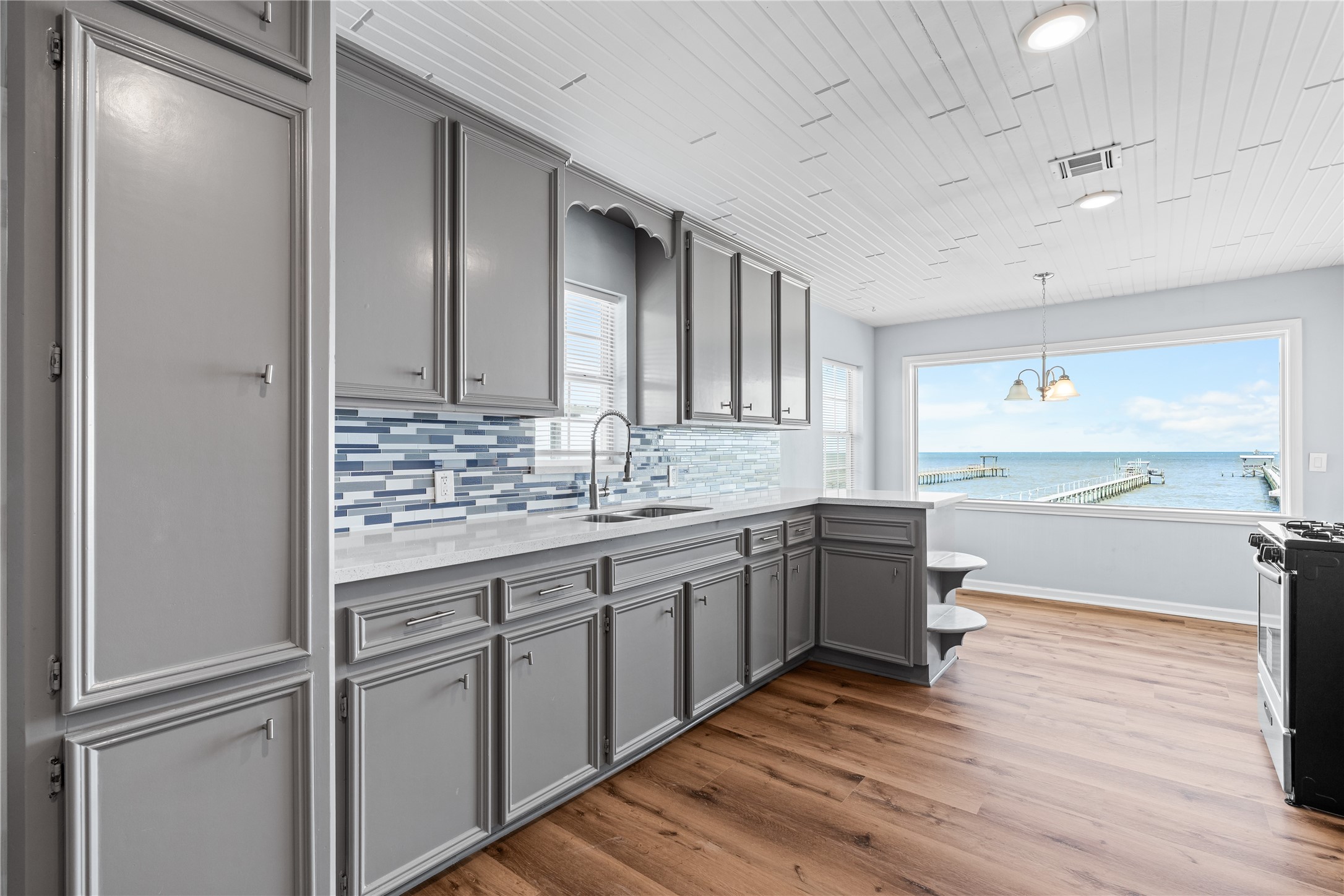 Begin and end each day with panoramic bay views from the expansive covered balcony, where fresh coastal breezes and the water create an ever-changing backdrop for relaxing or entertaining.