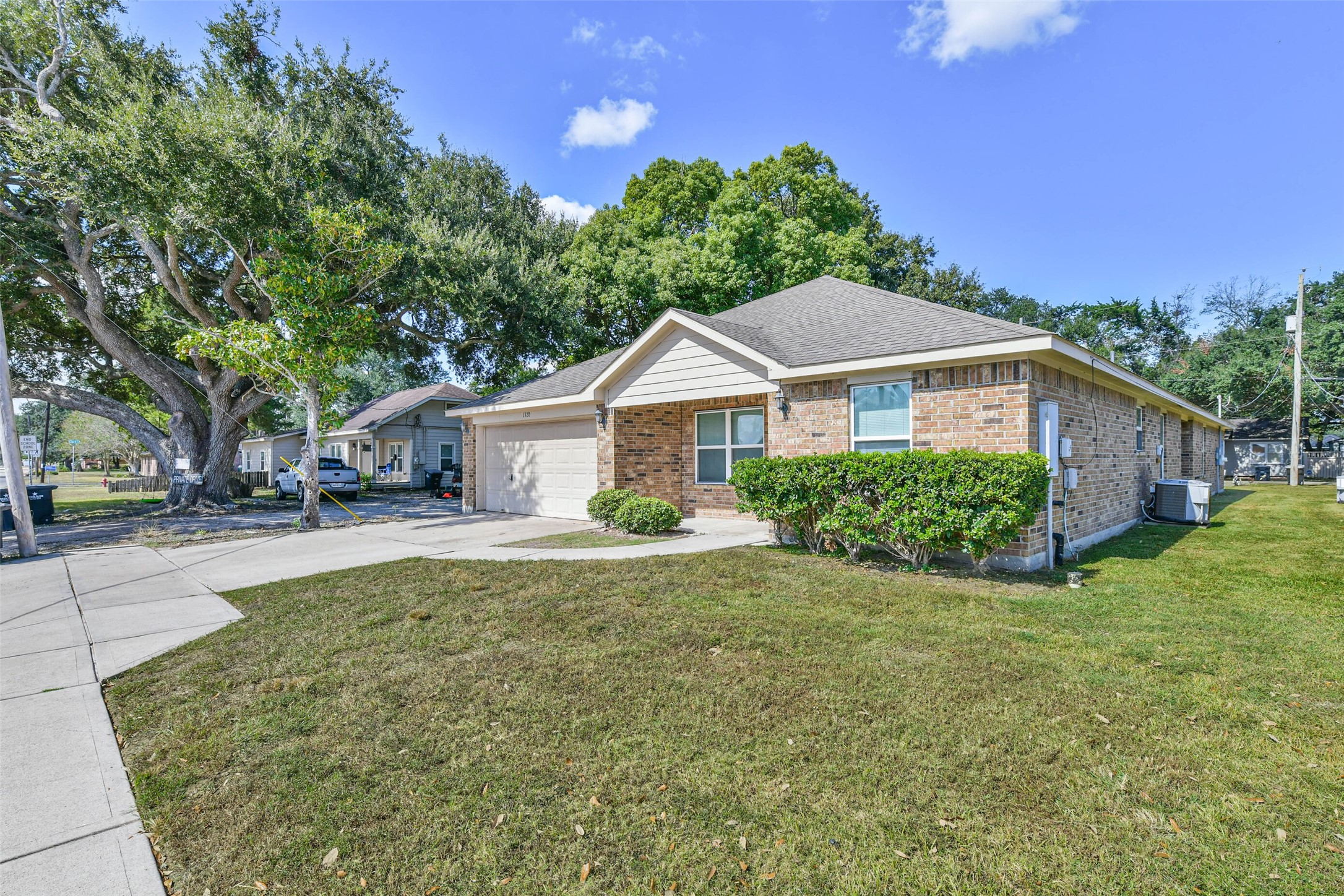 1320 W Dumble Street, Alvin, TX 77511 1320 W Dumble Street, Alvin, TX 77511