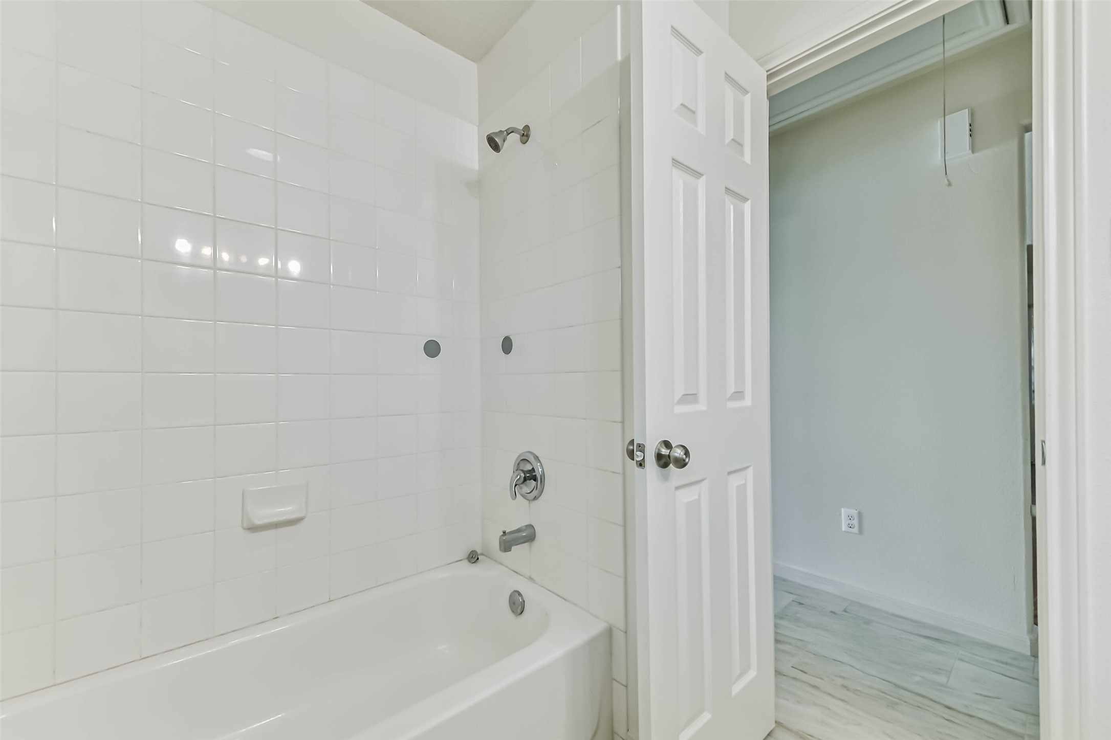 1320 W Dumble Street, Alvin, TX 77511