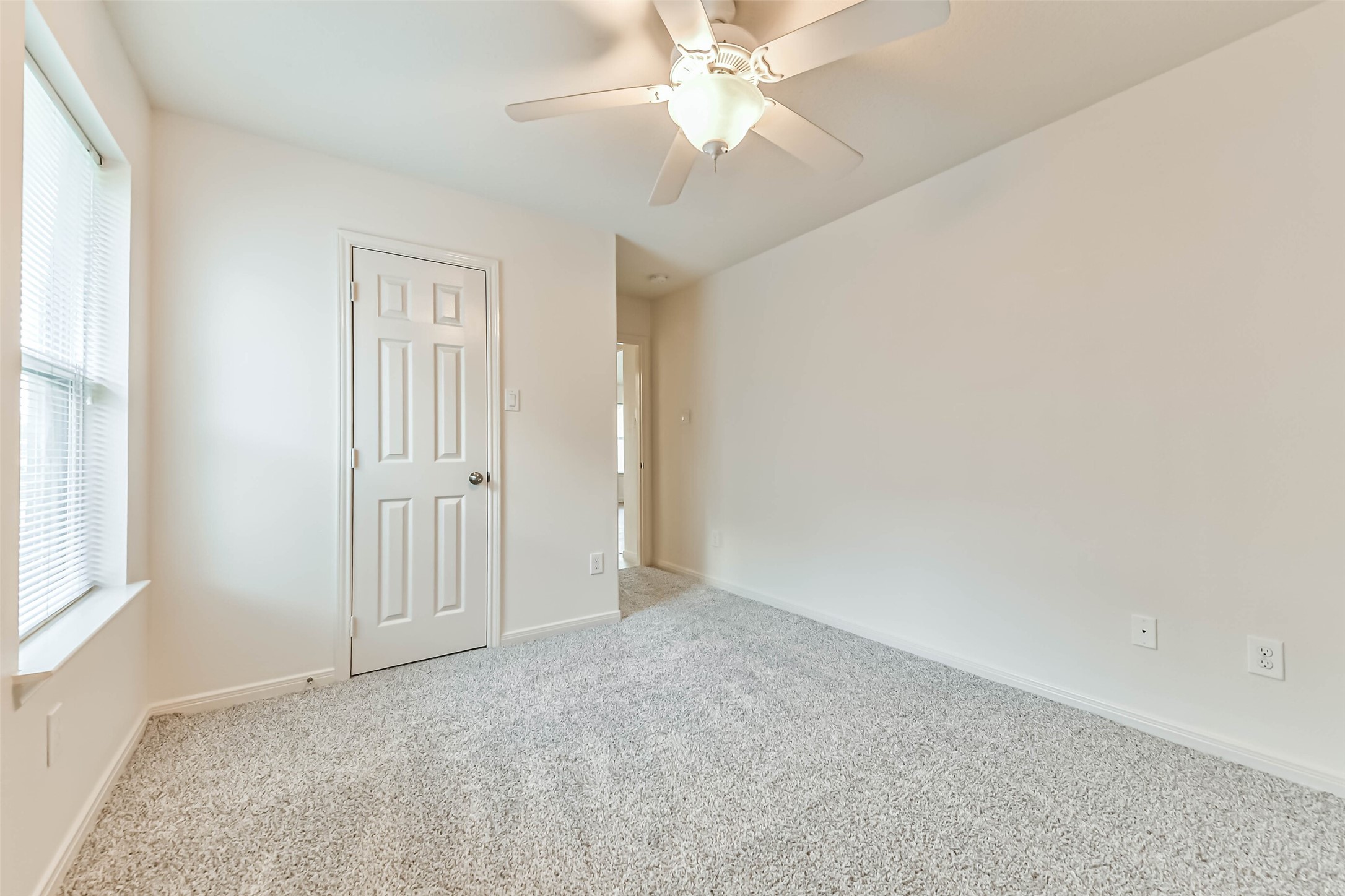 1320 W Dumble Street, Alvin, TX 77511