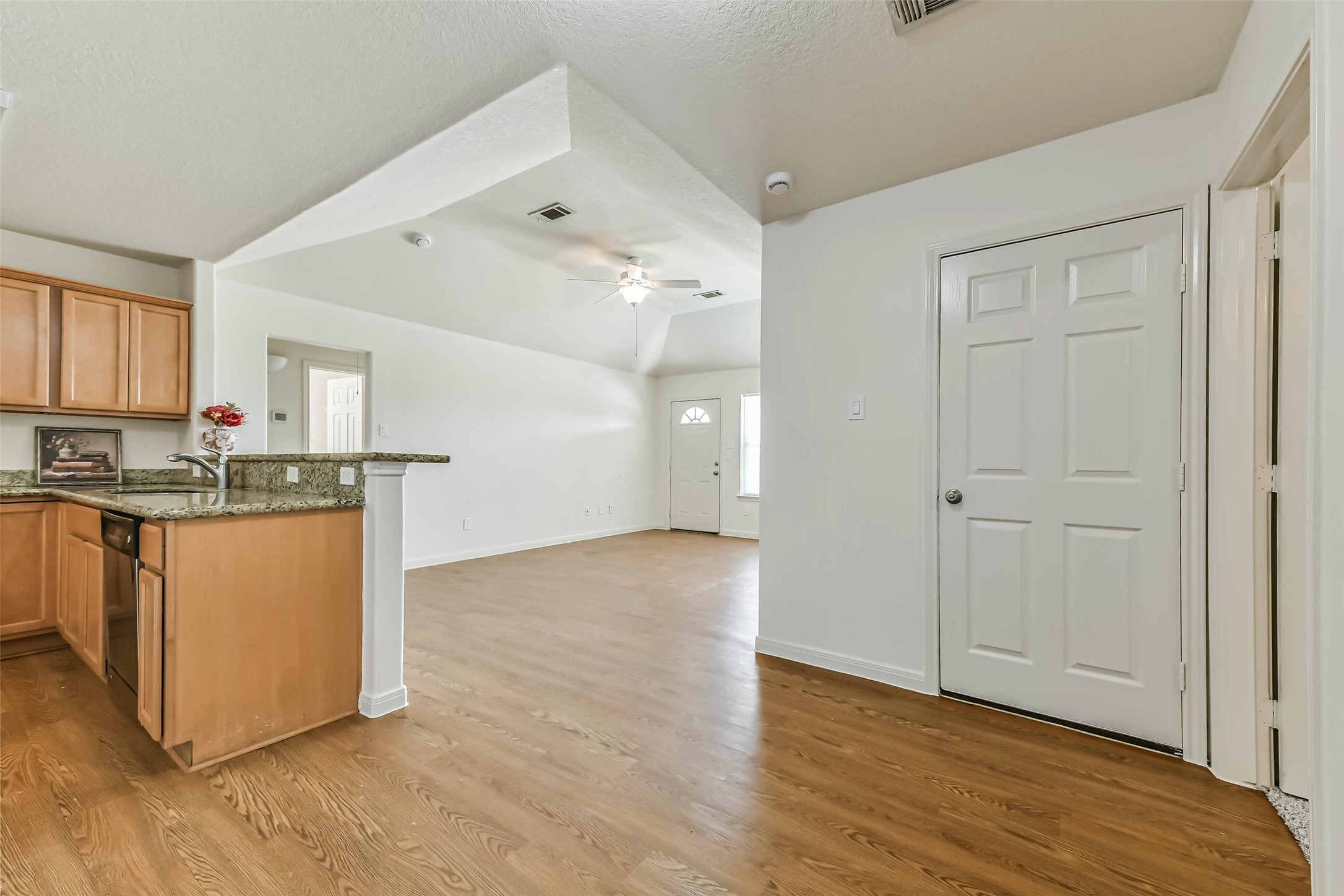 1320 W Dumble Street, Alvin, TX 77511