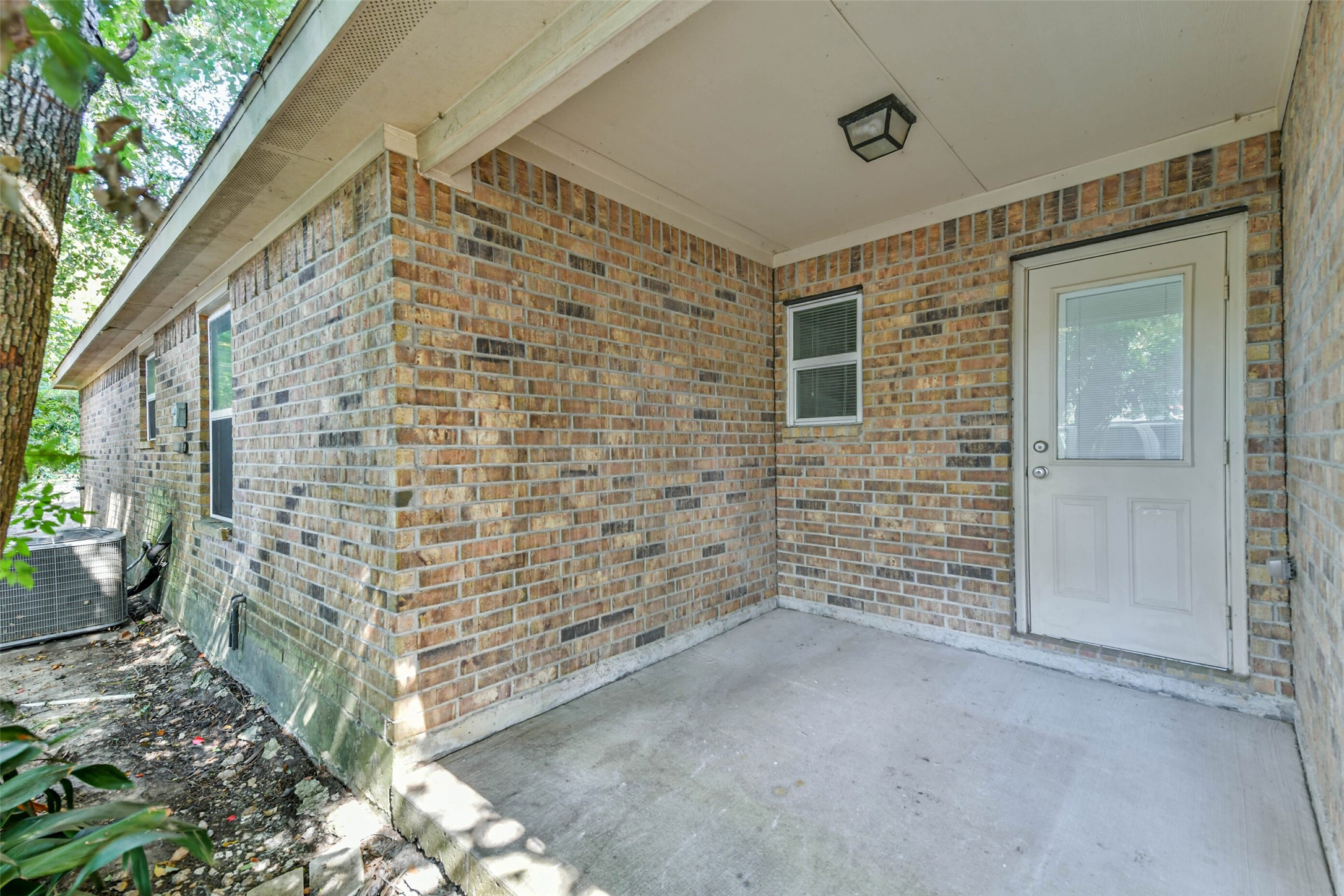 1320 W Dumble Street, Alvin, TX 77511
