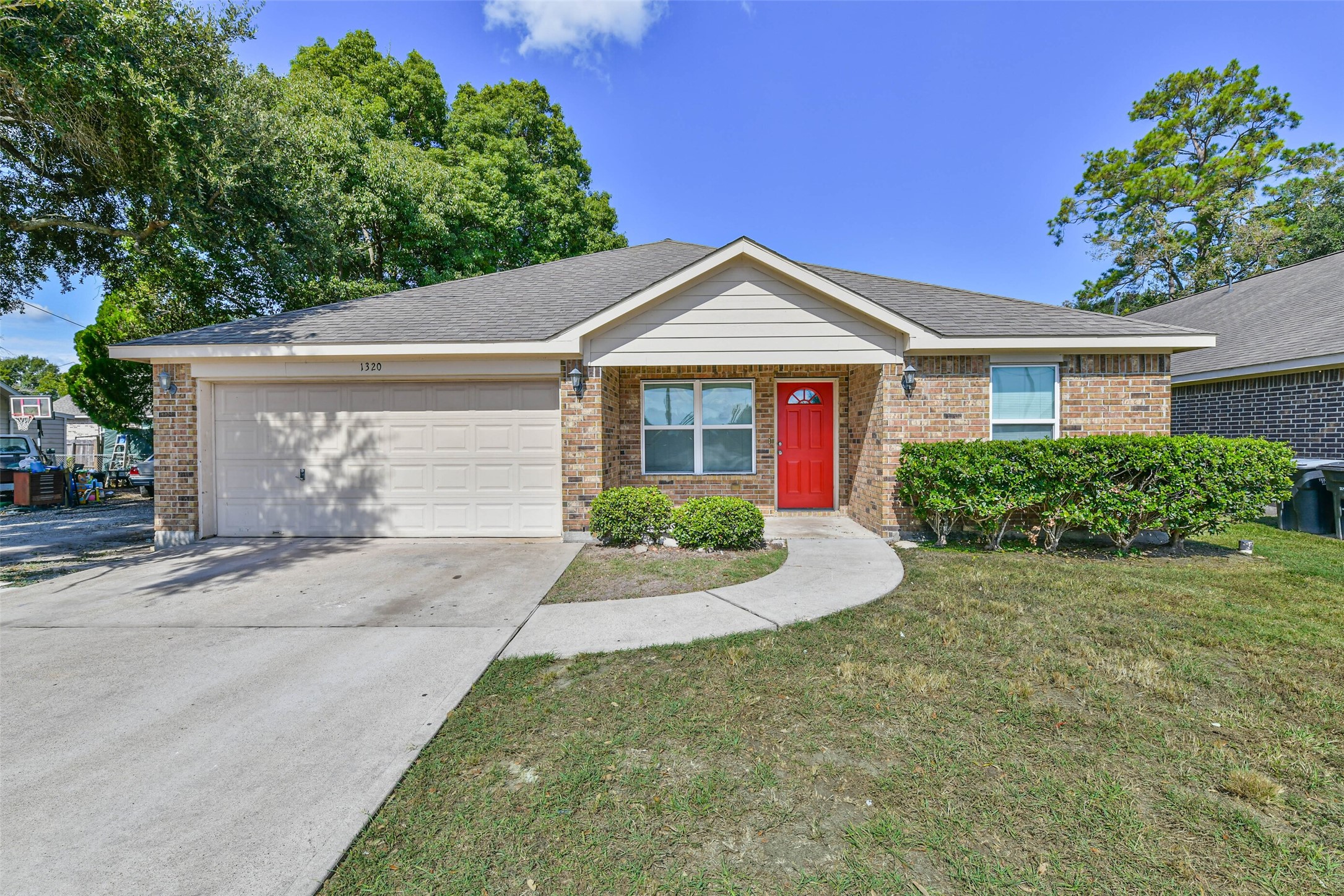 1320 W Dumble Street, Alvin, TX 77511 1320 W Dumble Street, Alvin, TX 77511