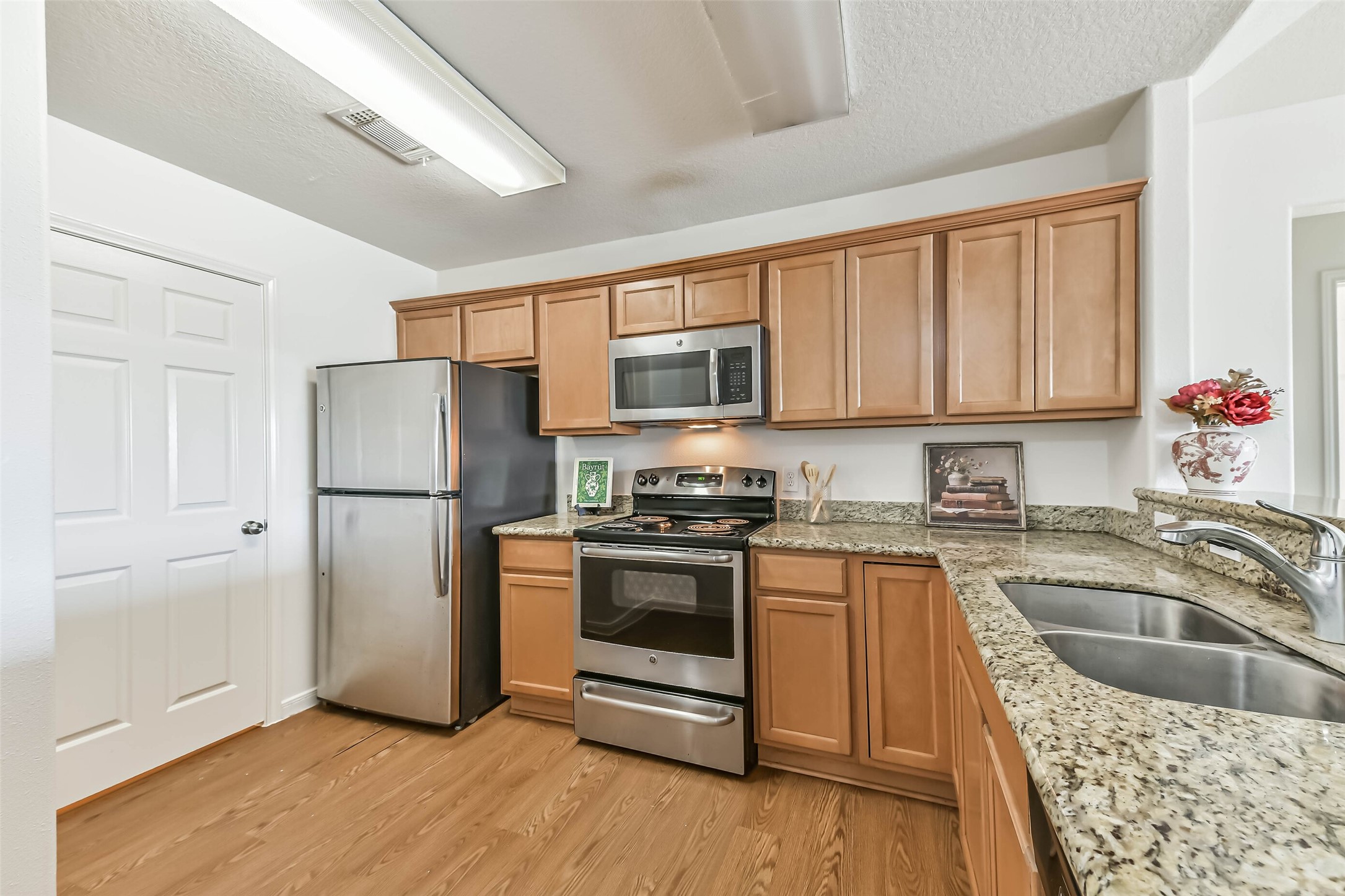 1320 W Dumble Street, Alvin, TX 77511 1320 W Dumble Street, Alvin, TX 77511