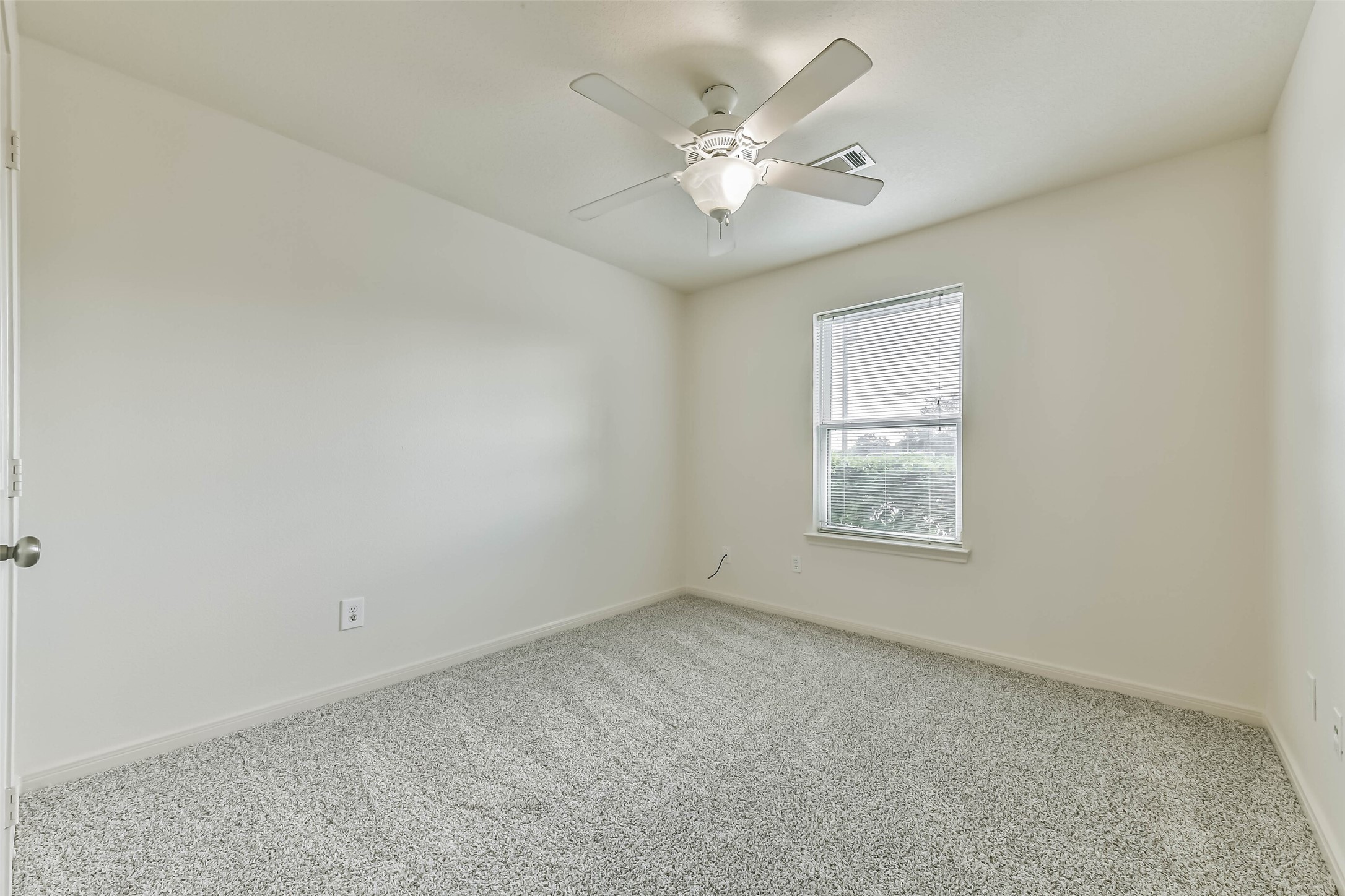 1320 W Dumble Street, Alvin, TX 77511