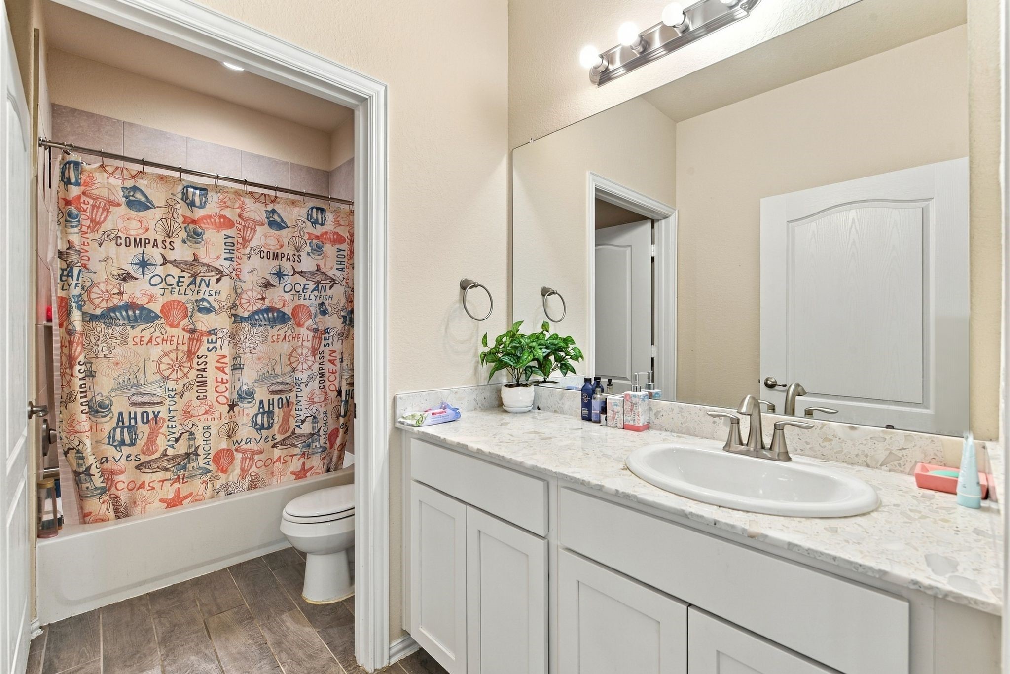 Upstairs bath w/ extended vanity