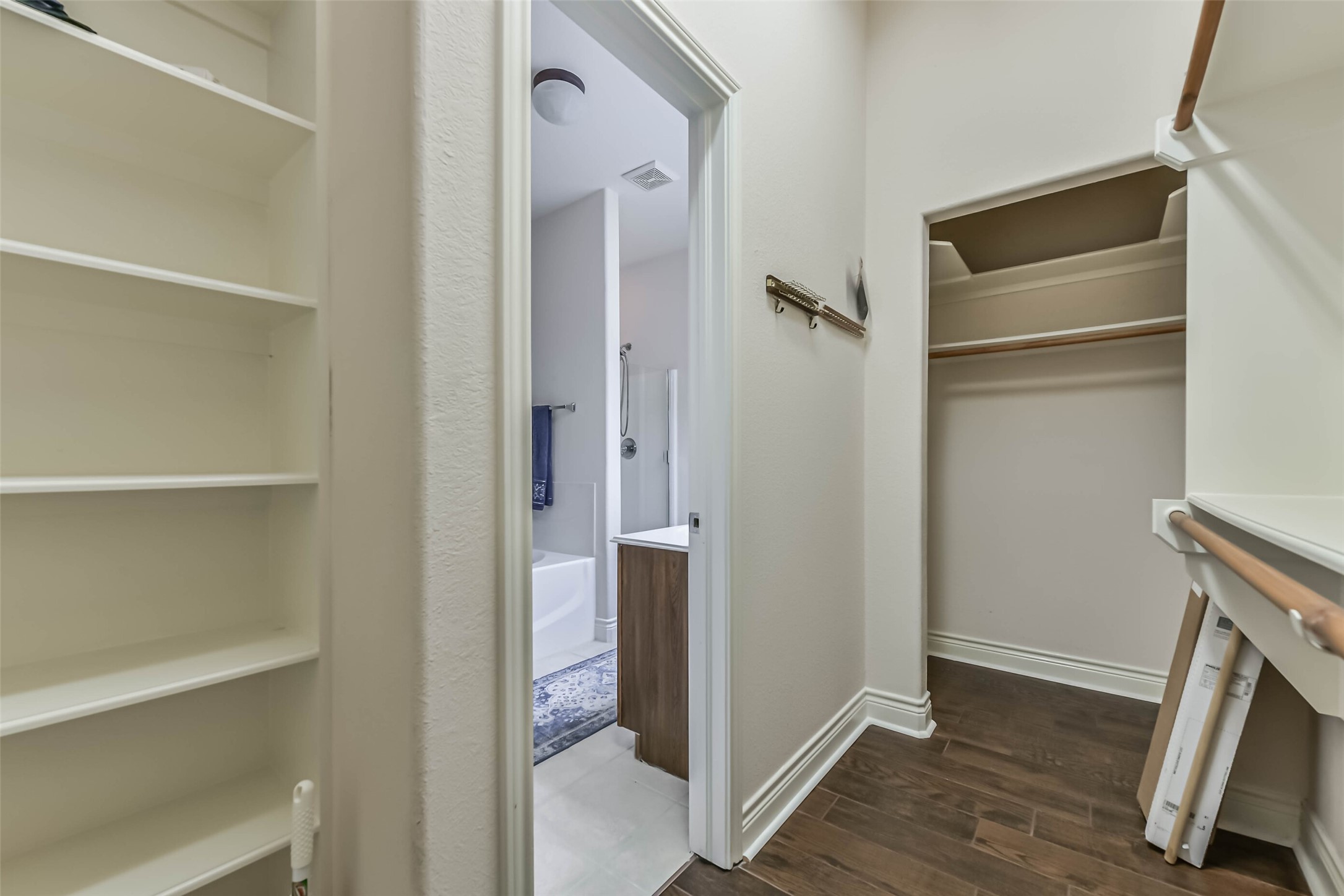 4055 Bentwood Drive, Dickinson, TX 77539