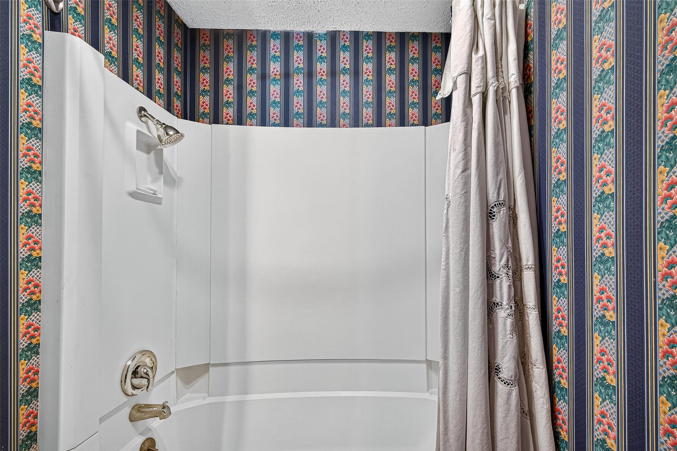 Second Full Bathroom, shower/tub