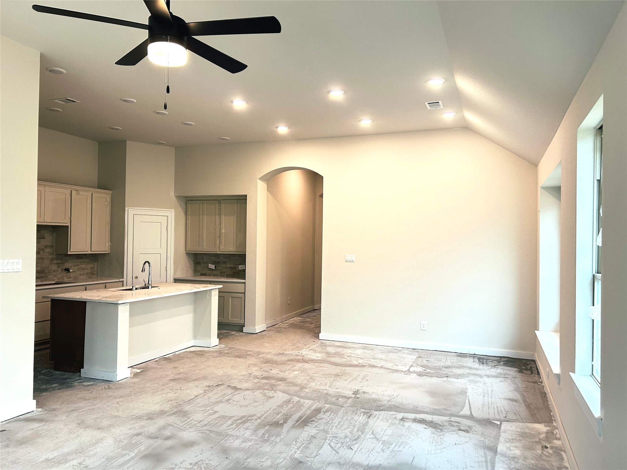 High Ceilings give you a cozy feel! High Ceilings give you a cozy feel!