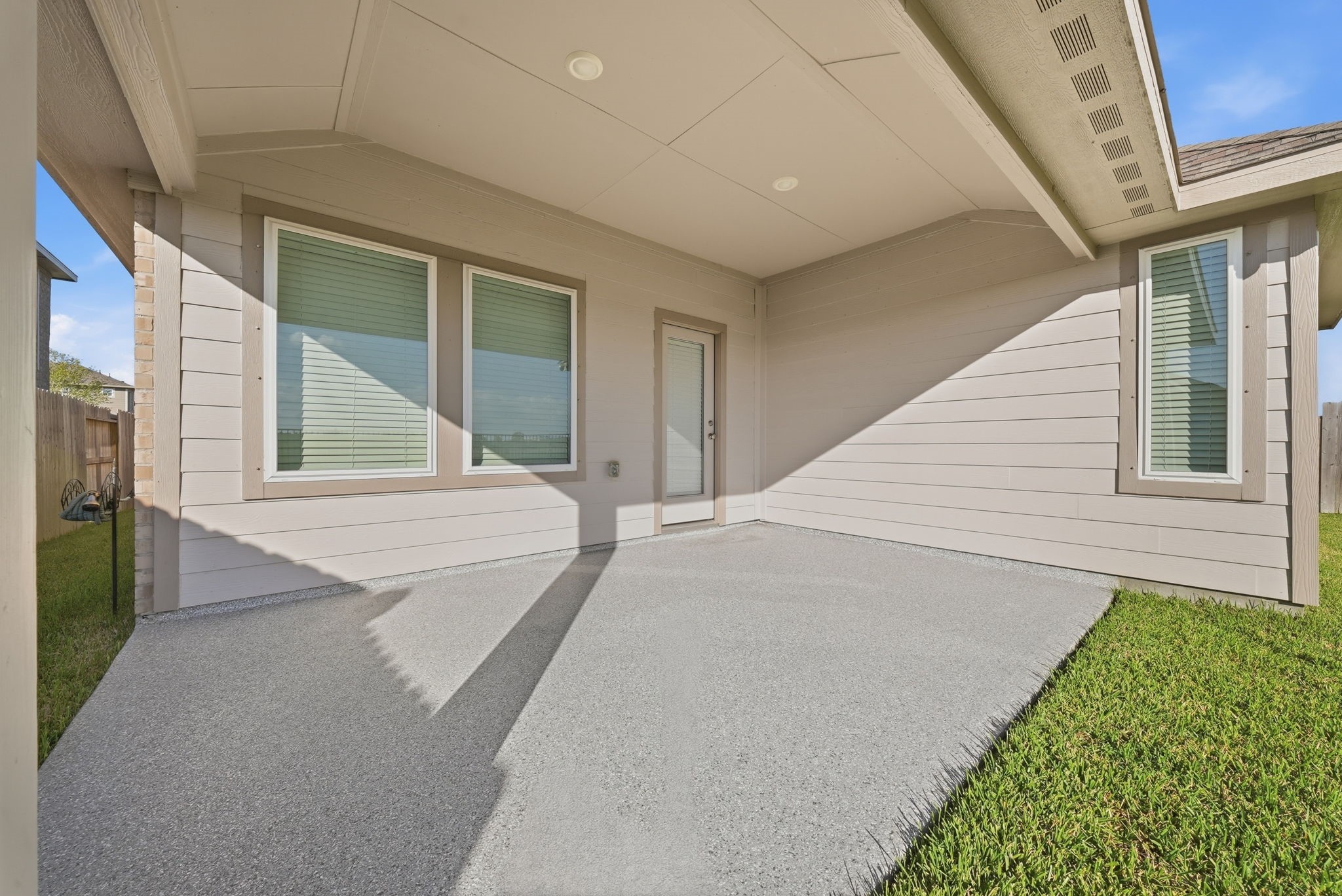 10623 Discovery Lane, Texas City, TX 77591