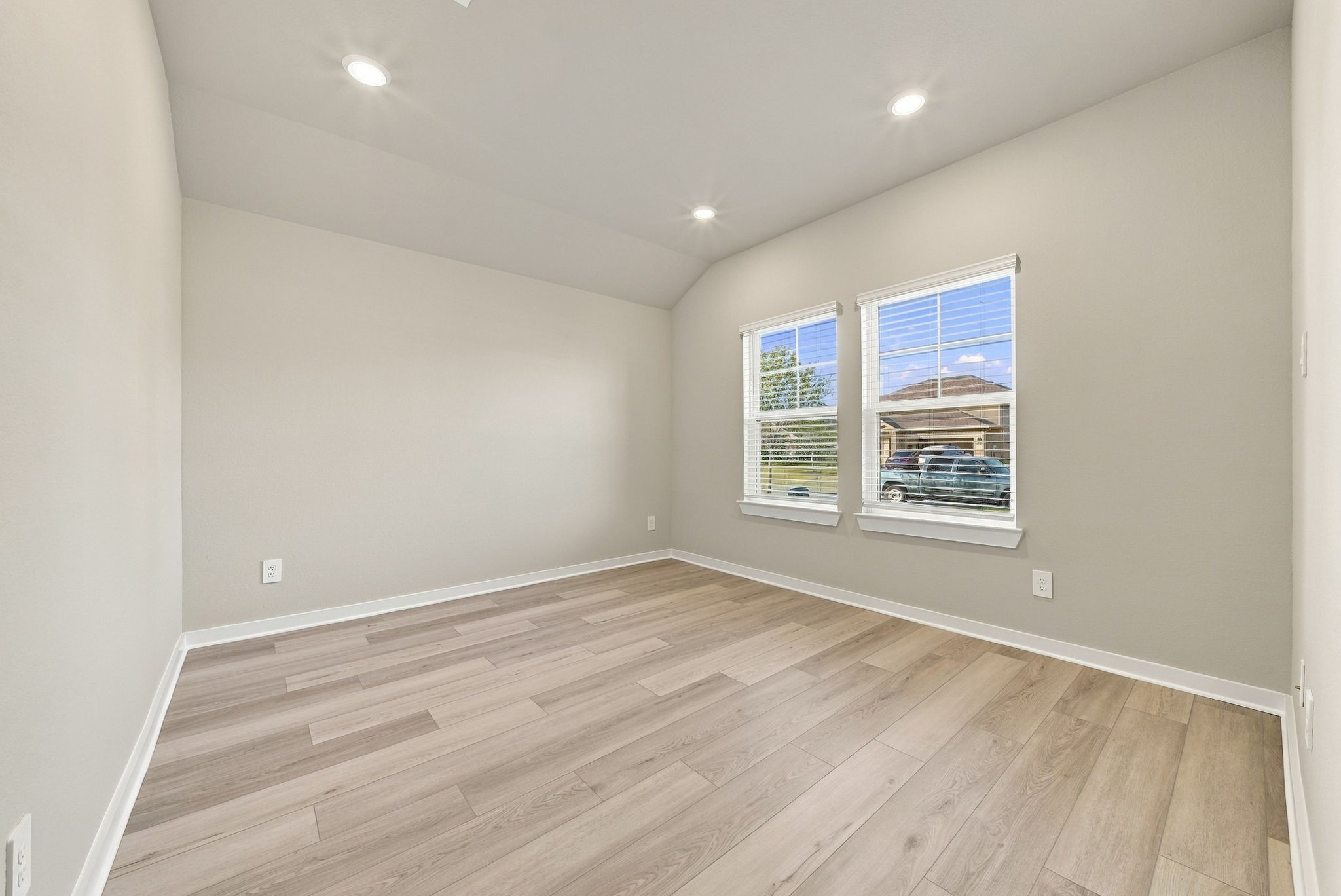 Office space/formal dining room