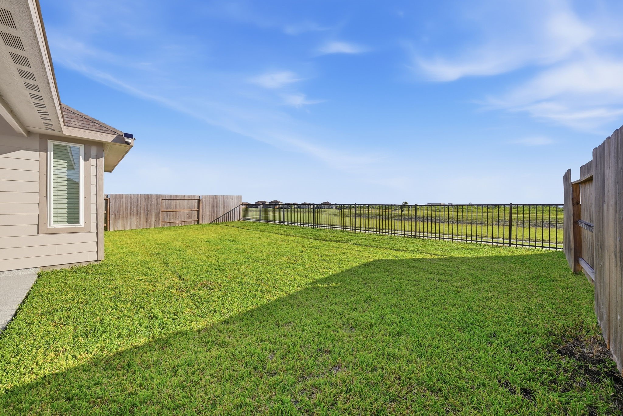 10623 Discovery Lane, Texas City, TX 77591