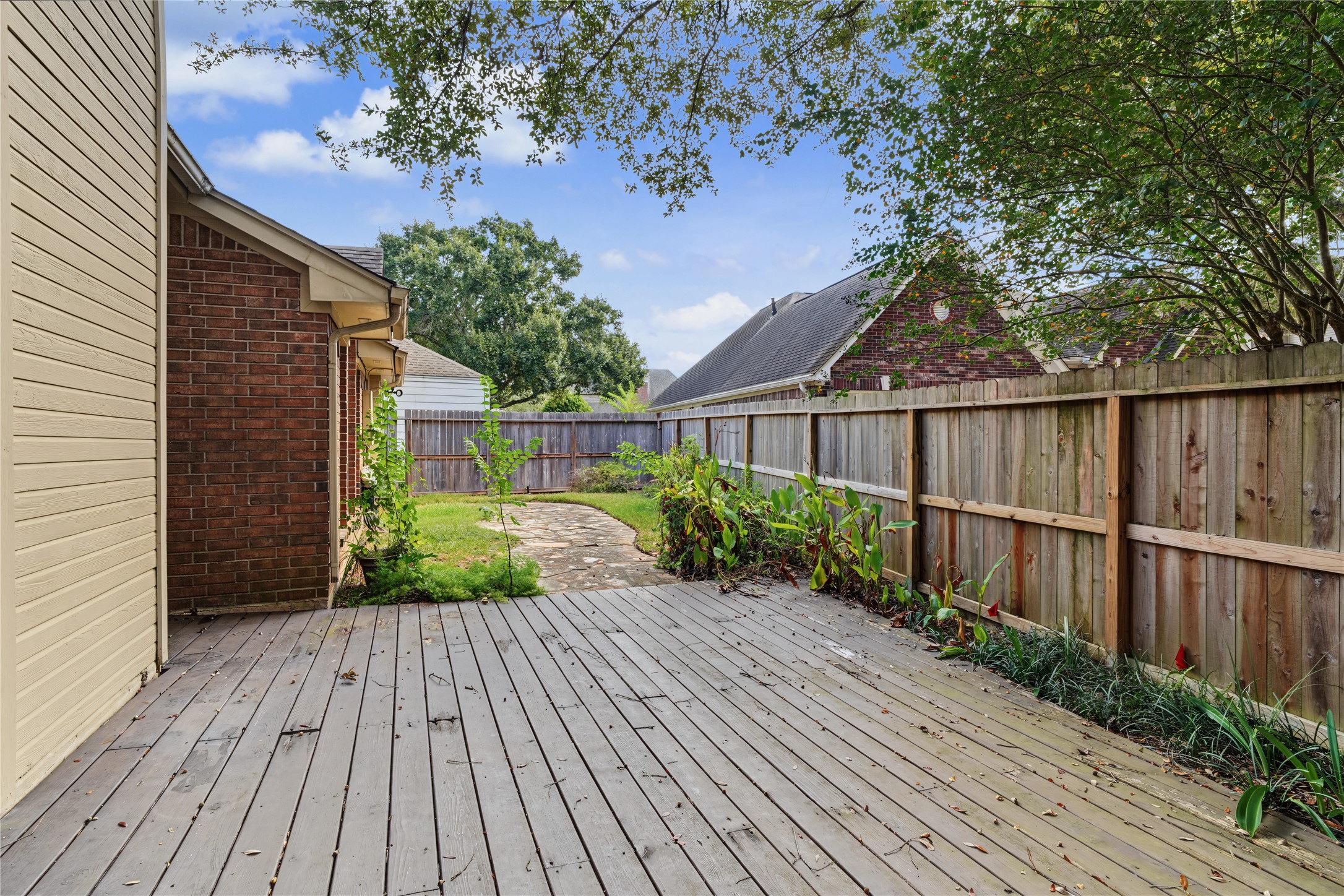 2502 Redbridge Court, Houston, TX 77059