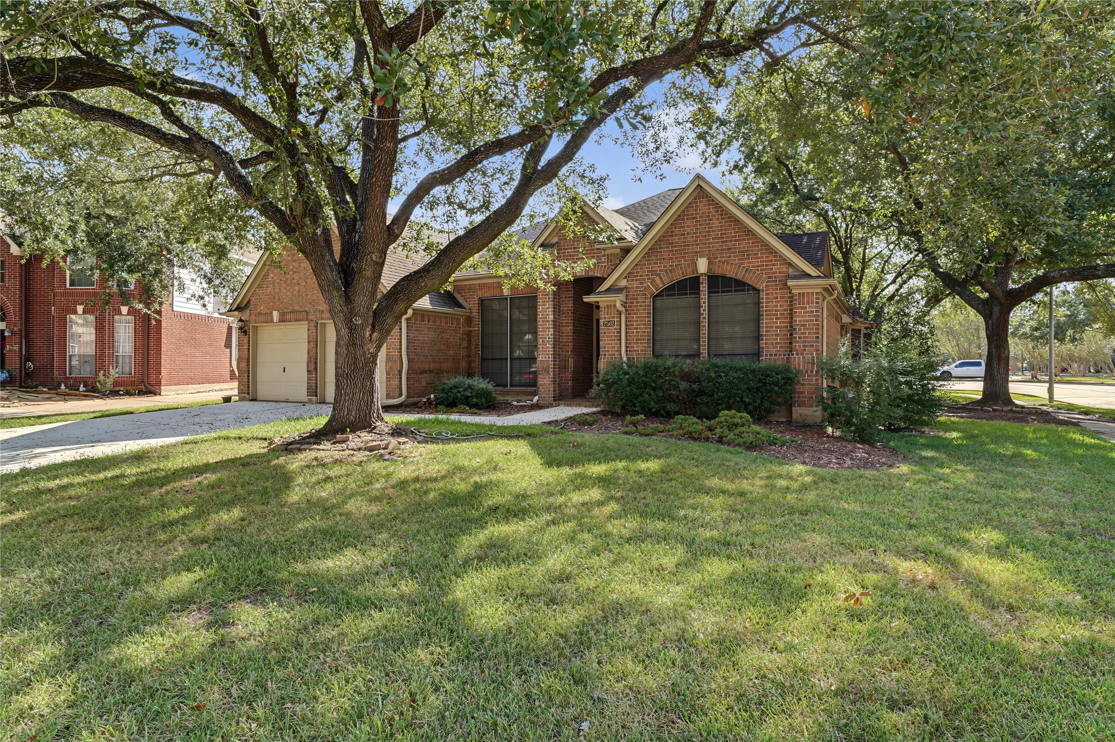 2502 Redbridge Court, Houston, TX 77059
