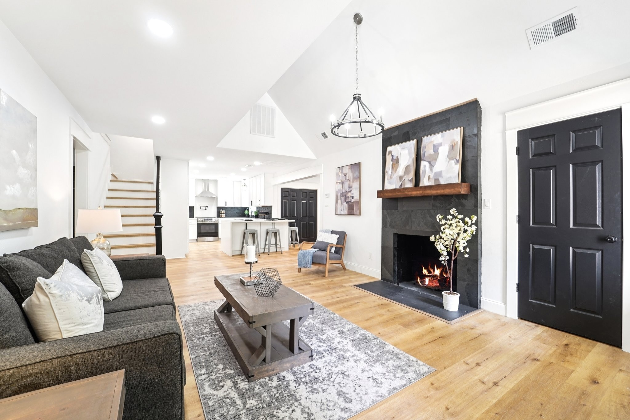 Entry/ Living 1 (Down)