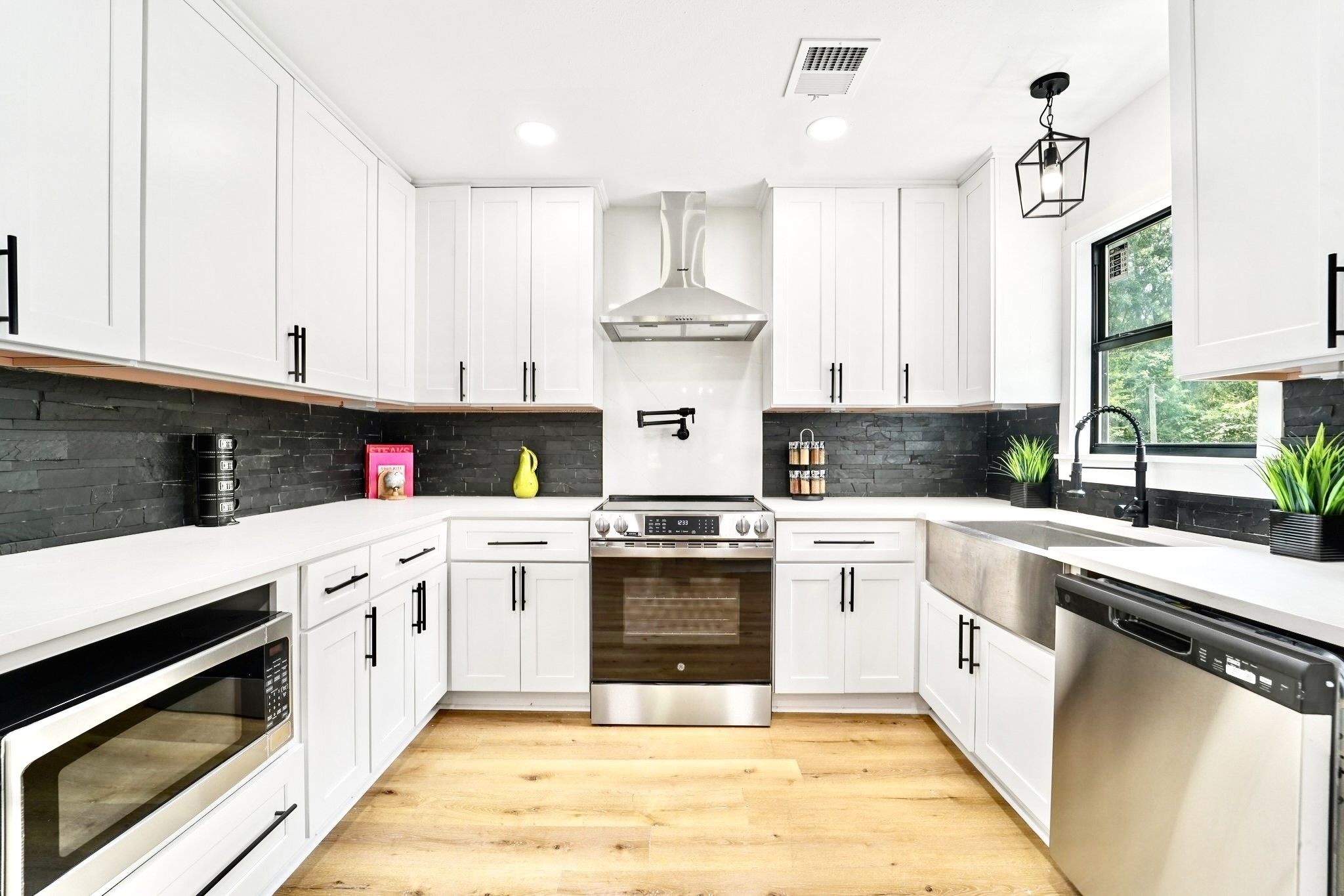 Designer Kitchen w/ Slate Backsplash