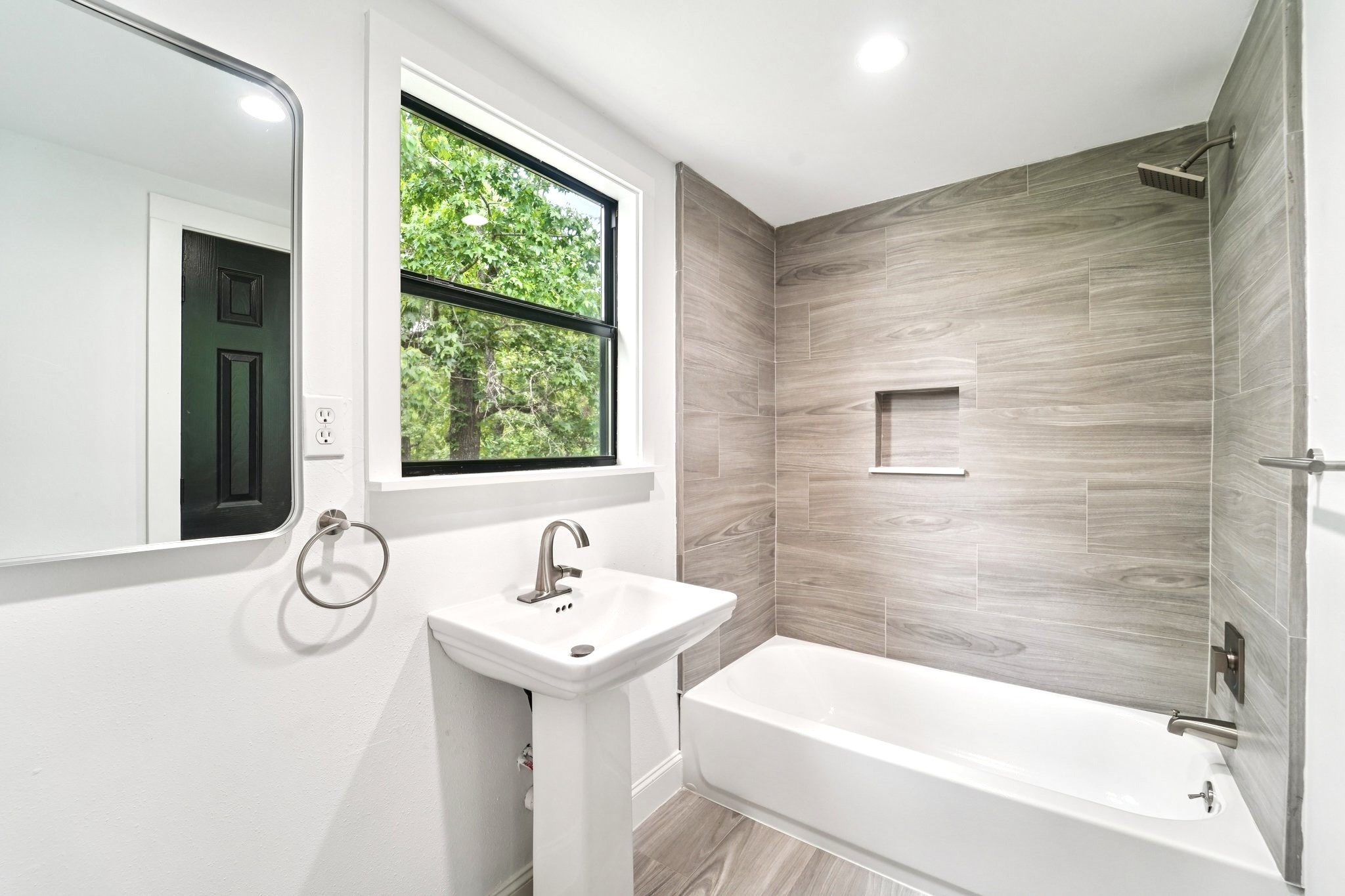 Hallway Bath (Up)