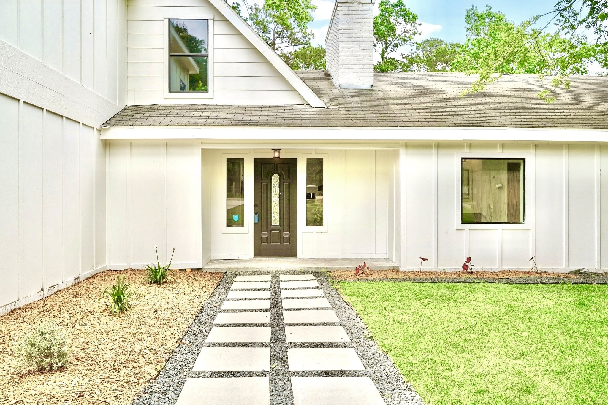 Gorgeous Exterior Entry Walkway!