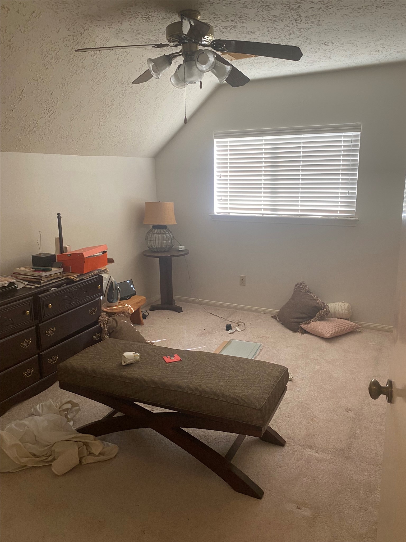 2nd BEDROOM (UP)