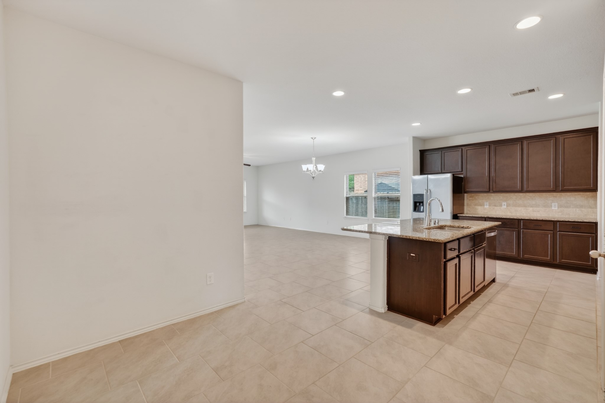 138 Meadow Grove Drive, Conroe, TX 77384
