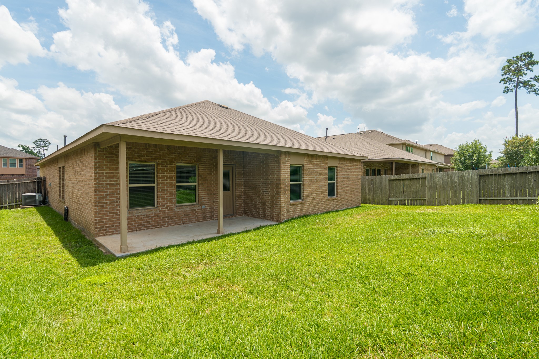 138 Meadow Grove Drive, Conroe, TX 77384
