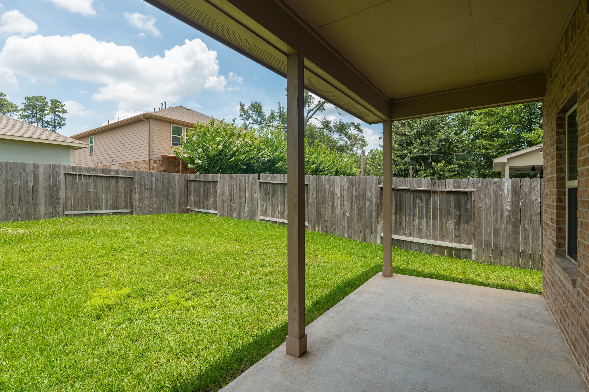138 Meadow Grove Drive, Conroe, TX 77384