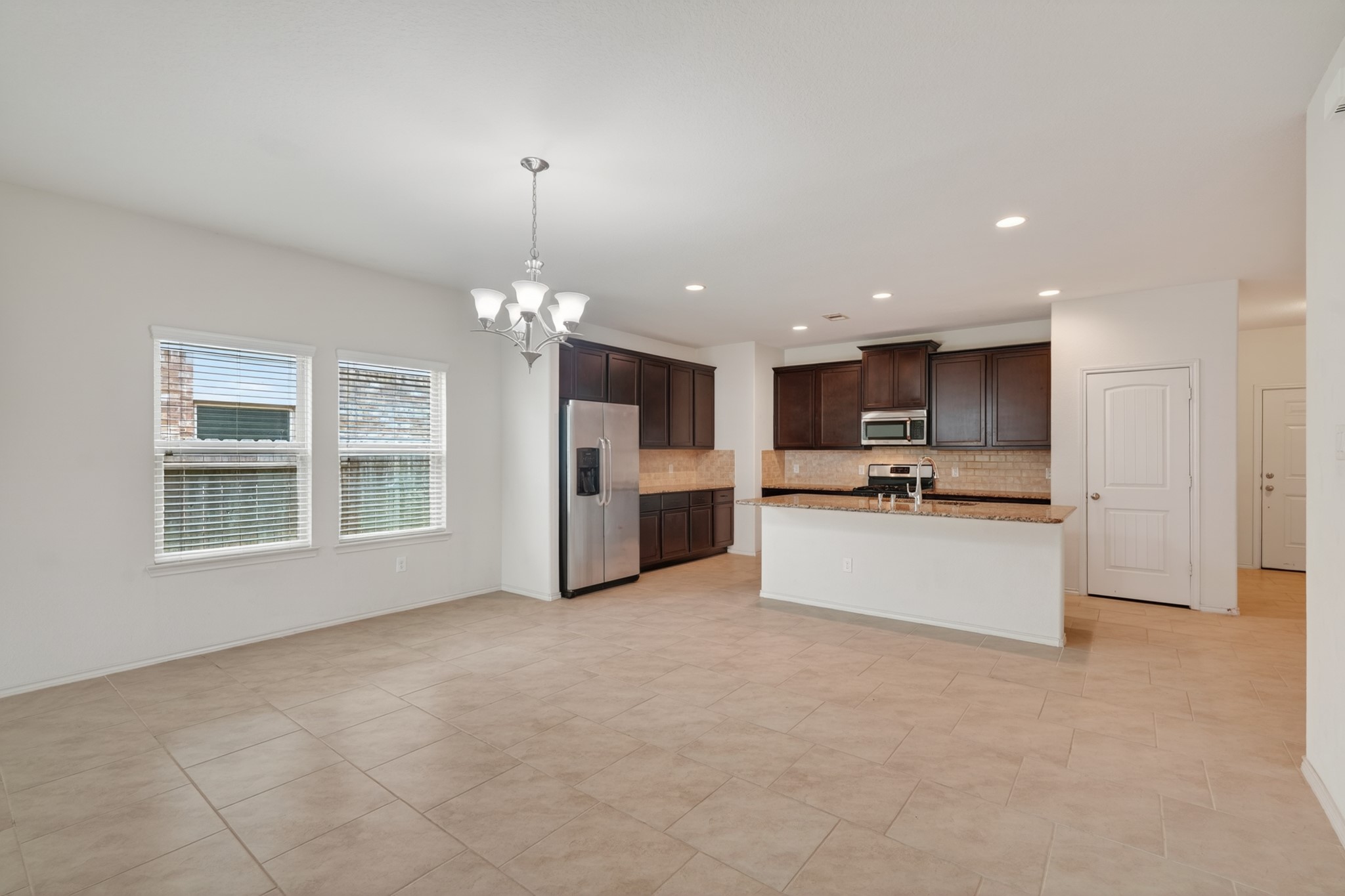 138 Meadow Grove Drive, Conroe, TX 77384