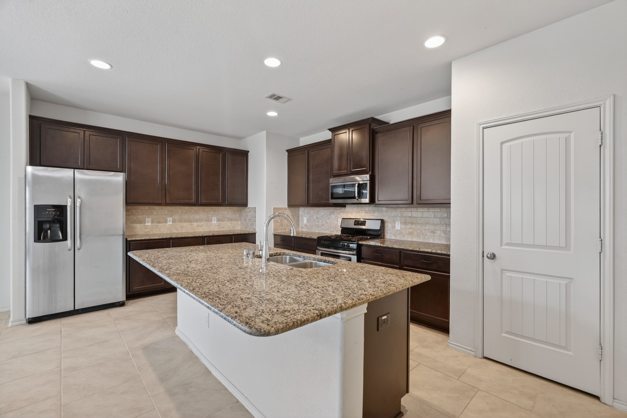138 Meadow Grove Drive, Conroe, TX 77384