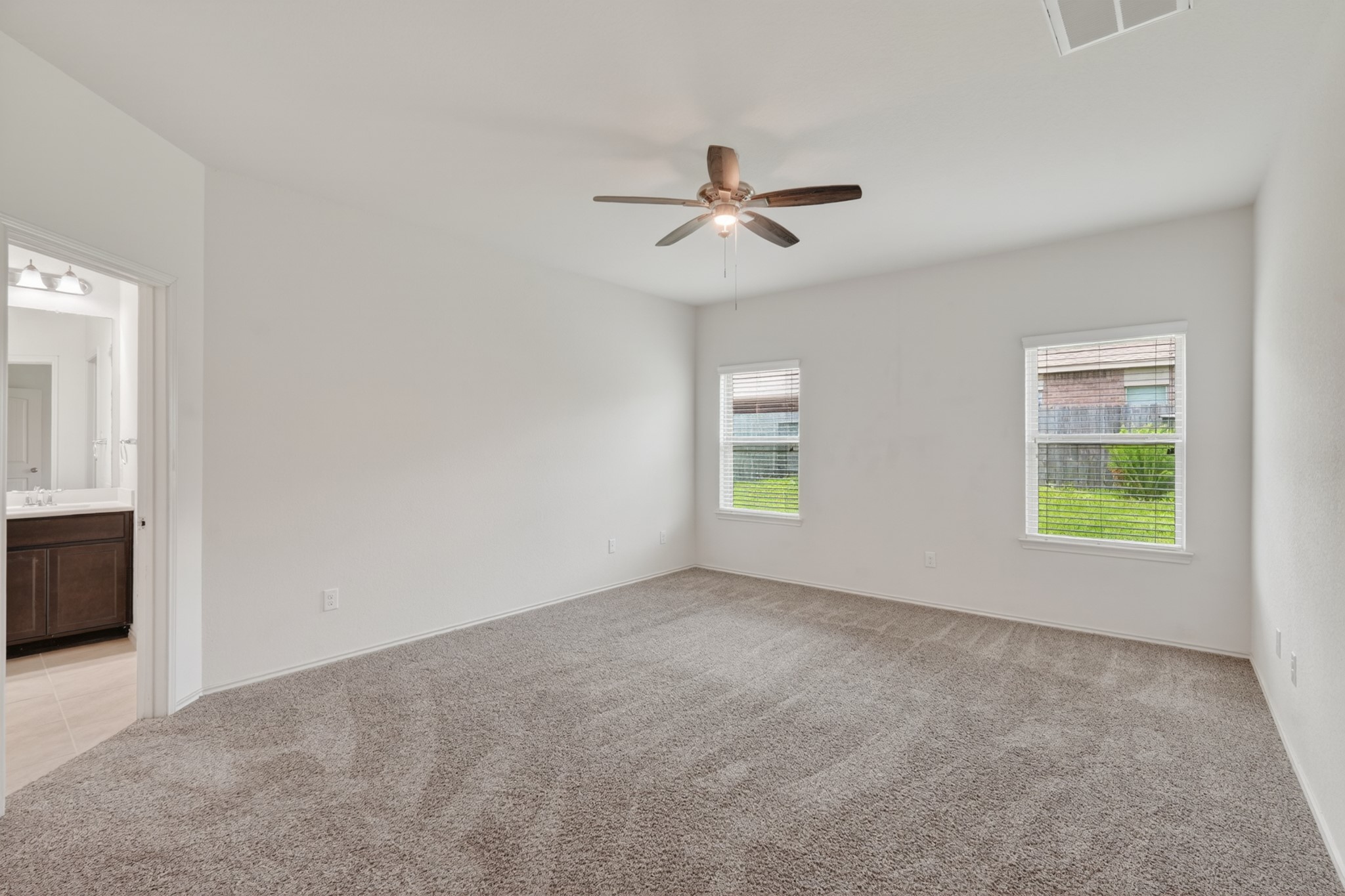 138 Meadow Grove Drive, Conroe, TX 77384
