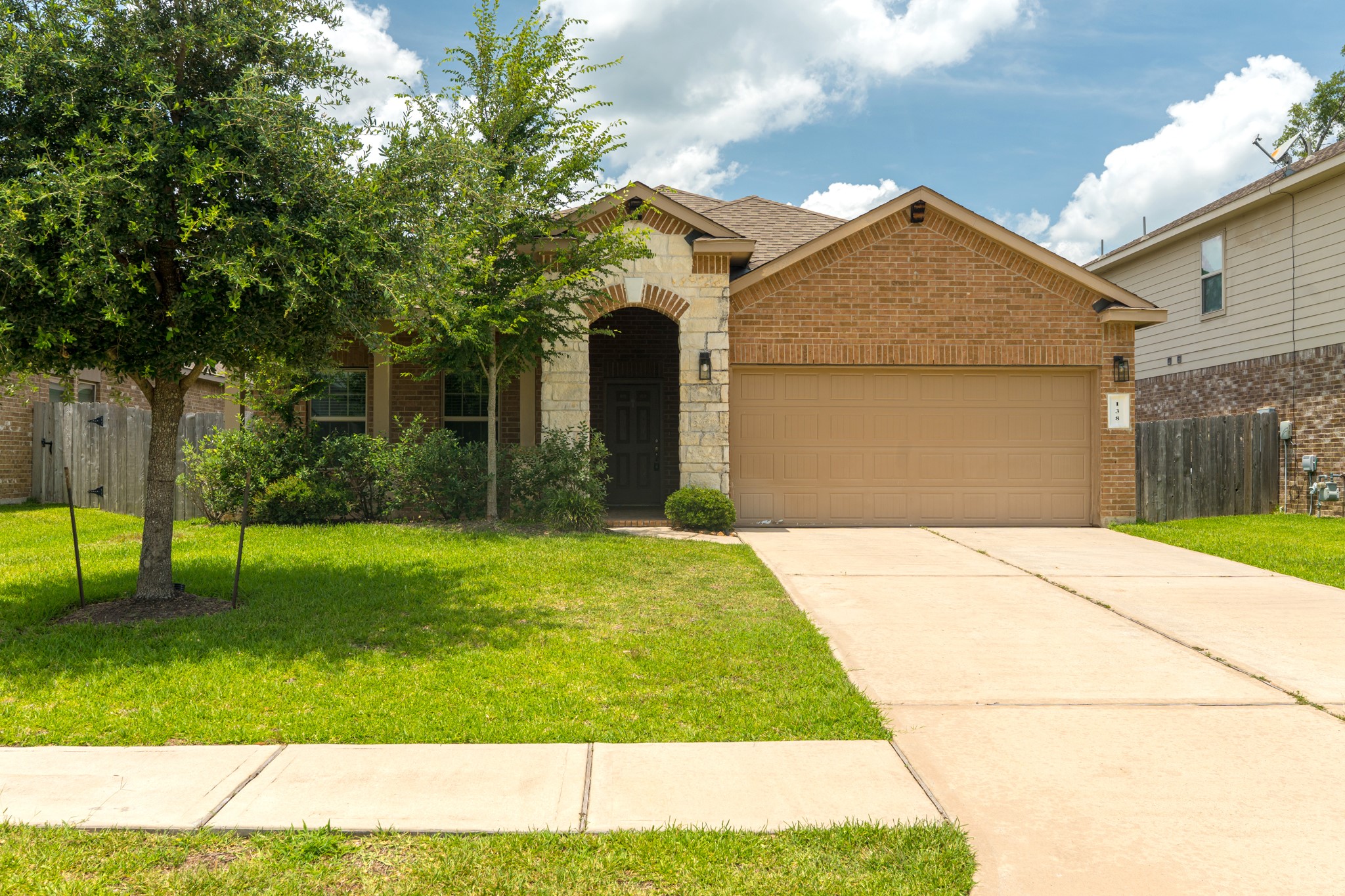 138 Meadow Grove Drive, Conroe, TX 77384