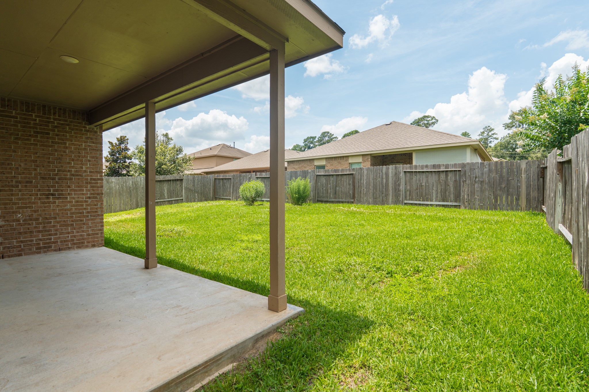 138 Meadow Grove Drive, Conroe, TX 77384