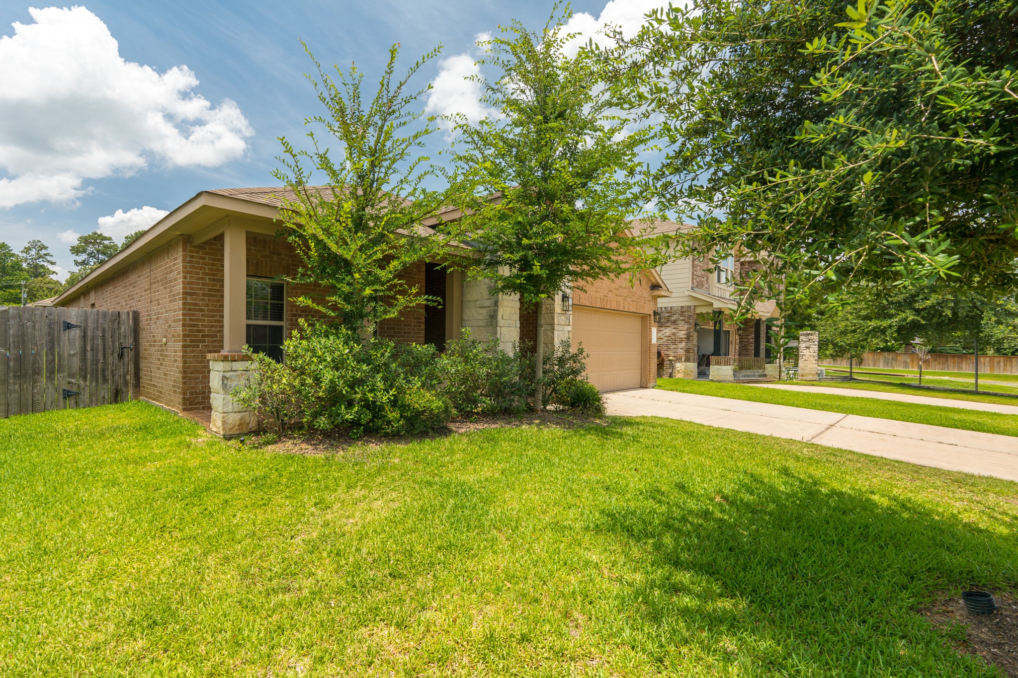138 Meadow Grove Drive, Conroe, TX 77384