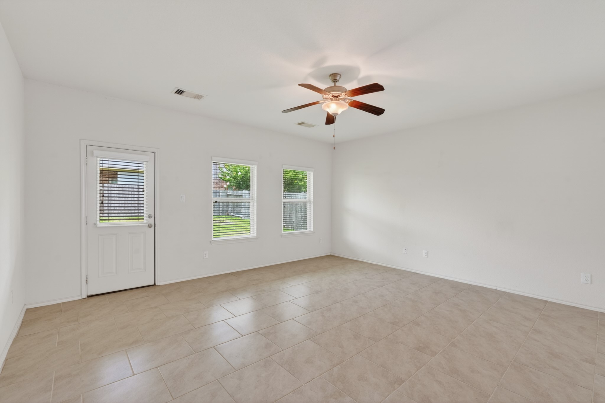 138 Meadow Grove Drive, Conroe, TX 77384