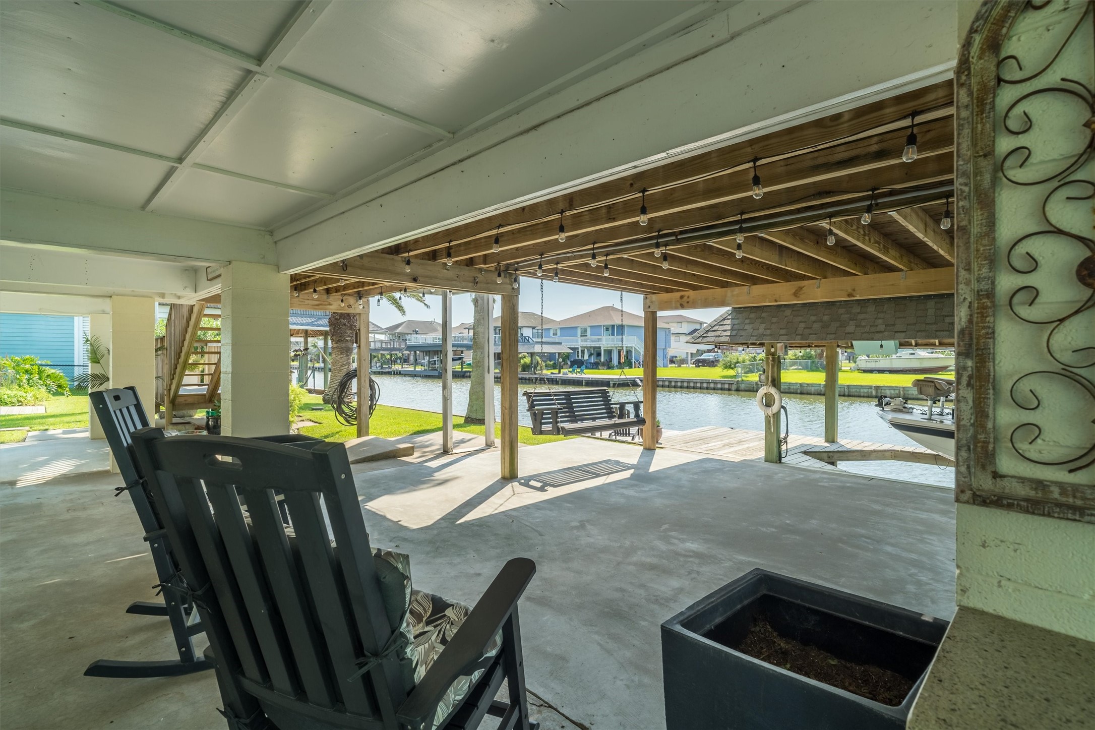 The shady afternoons are perfect for watching the natural wildlife. Pelicans diving for their dinner and fish jumping their way down the canal are a few of the sights you will see