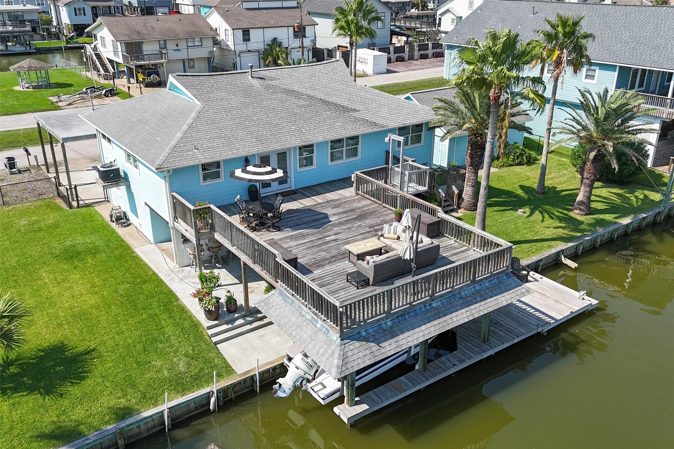 This aerial views shows you the size of the upper party deck, some of the palms, and the gorgeously updated home