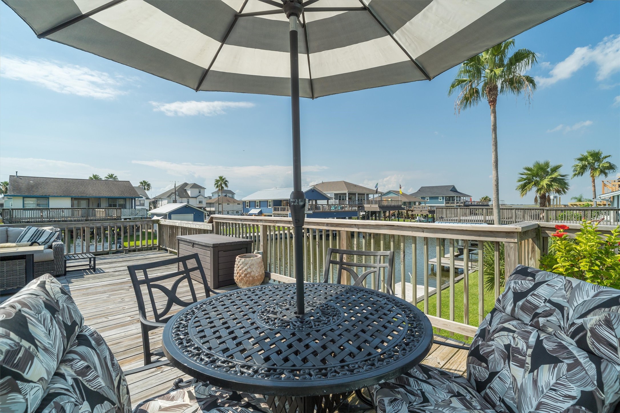 Enjoy unforgettable dinners on the spacious upper party deck, where open-air dining and beautiful views create the perfect setting for evening gatherings