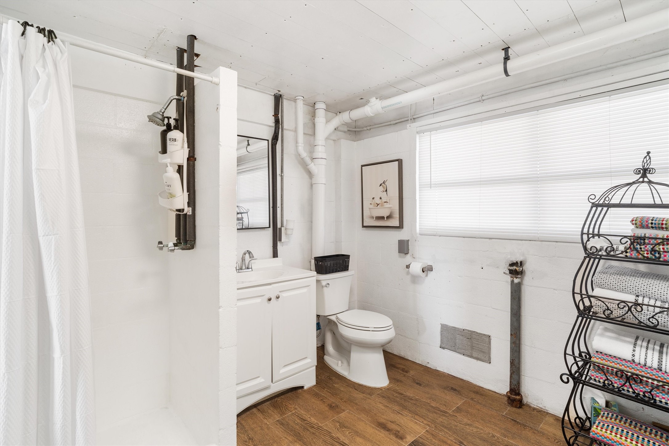 The downstairs full bathroom is perfect for rinsing off after swimming or boating all day. No running upstairs to use the restroom