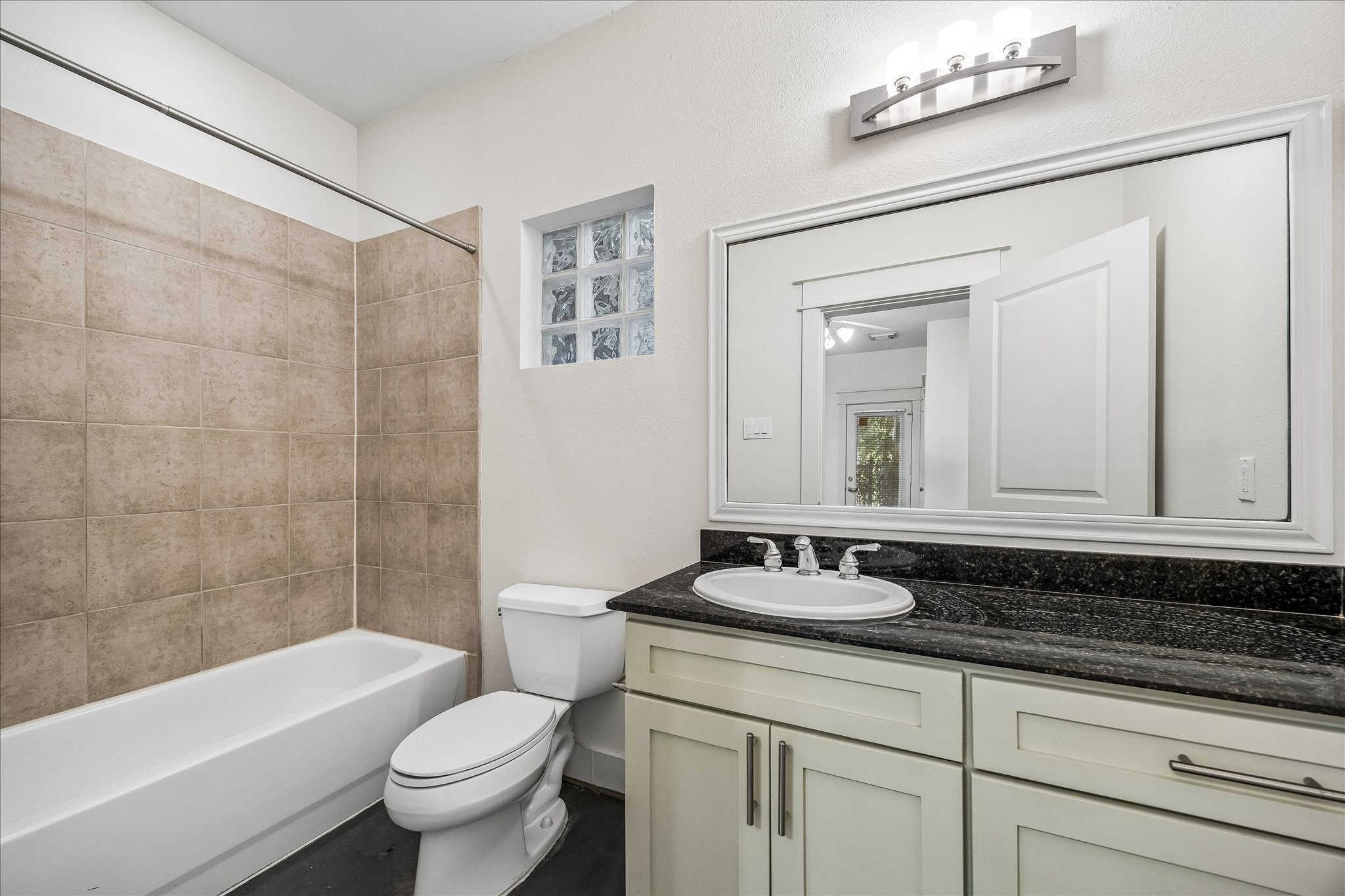 2121 Cohn Street, Houston, TX 77007
