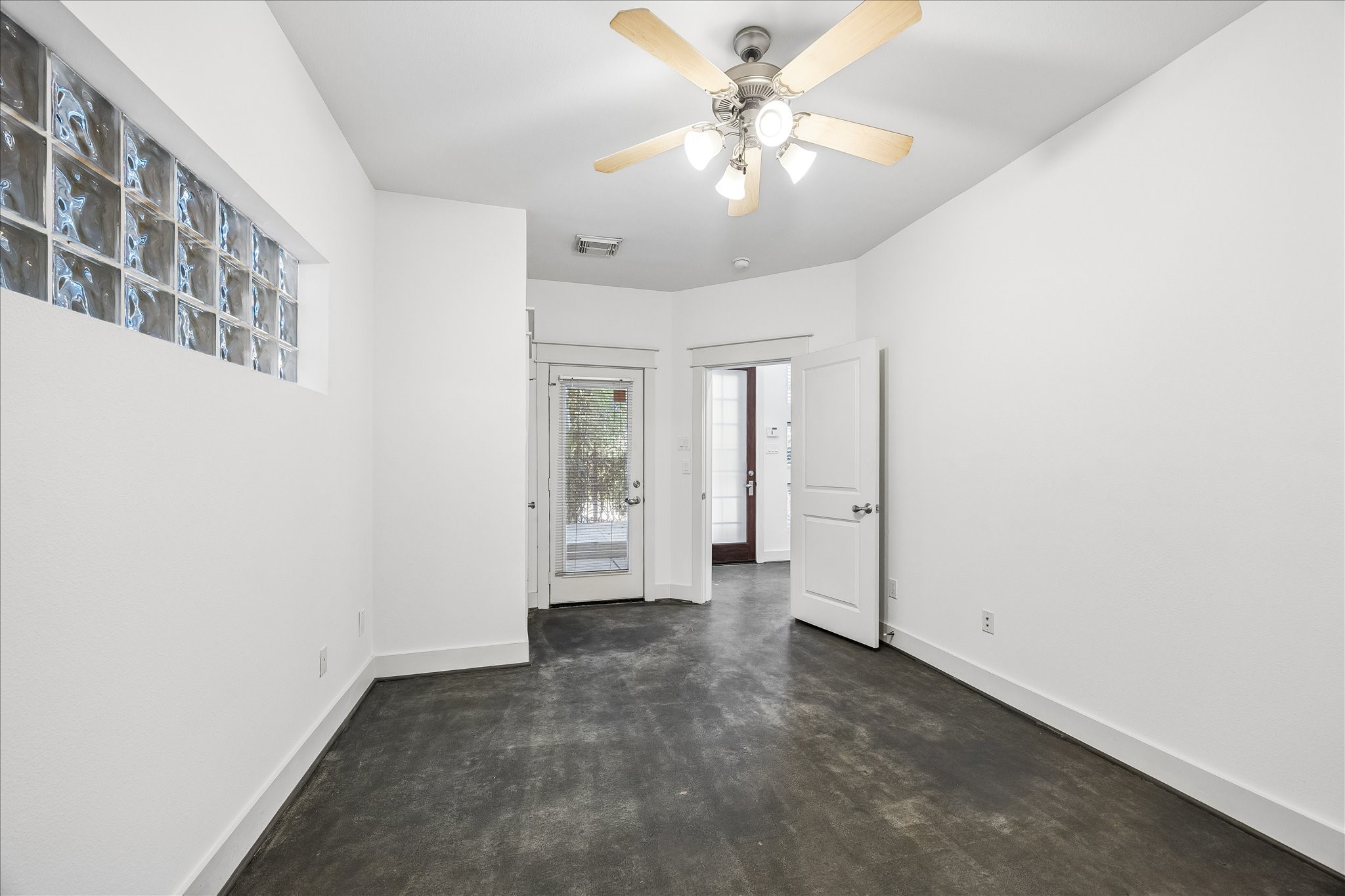 2121 Cohn Street, Houston, TX 77007