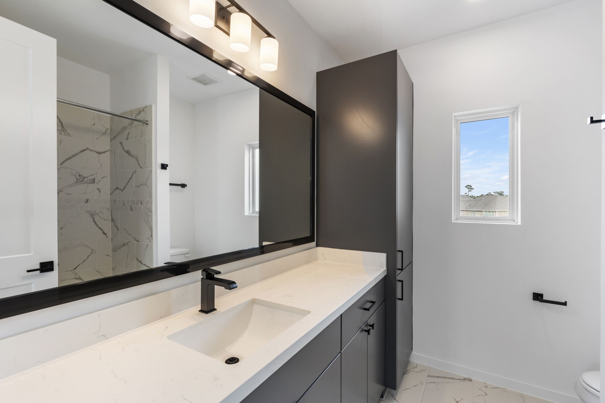 Ensuite with shower and bathtub combo.