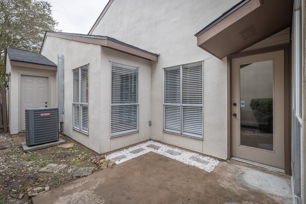 12320 Crest Lake Drive, Houston, TX 77072