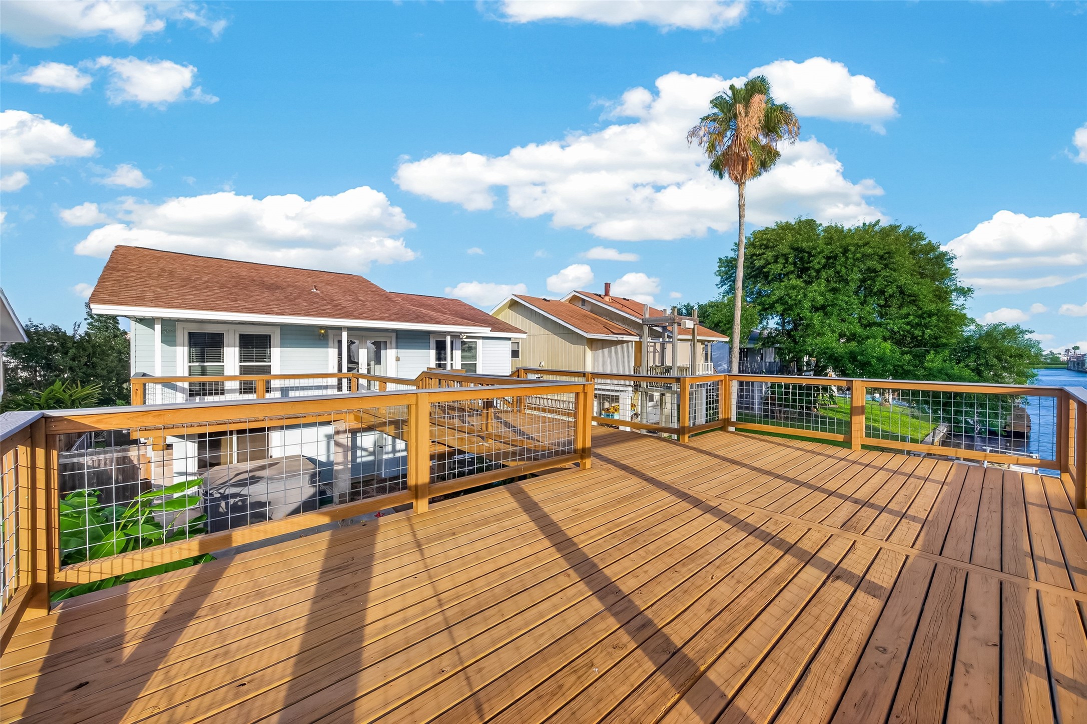 Soak up some rays on the newly built expansive rooftop deck (29' x 13') above the boat slip.