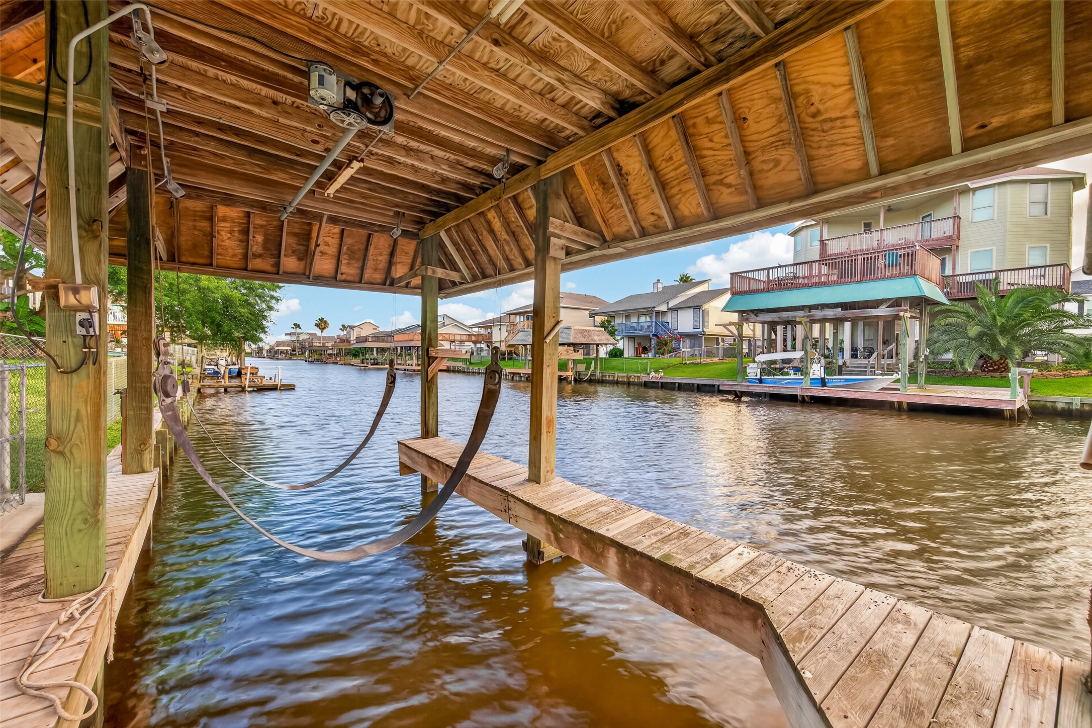 Fully functional boat lift waiting for your water craft.