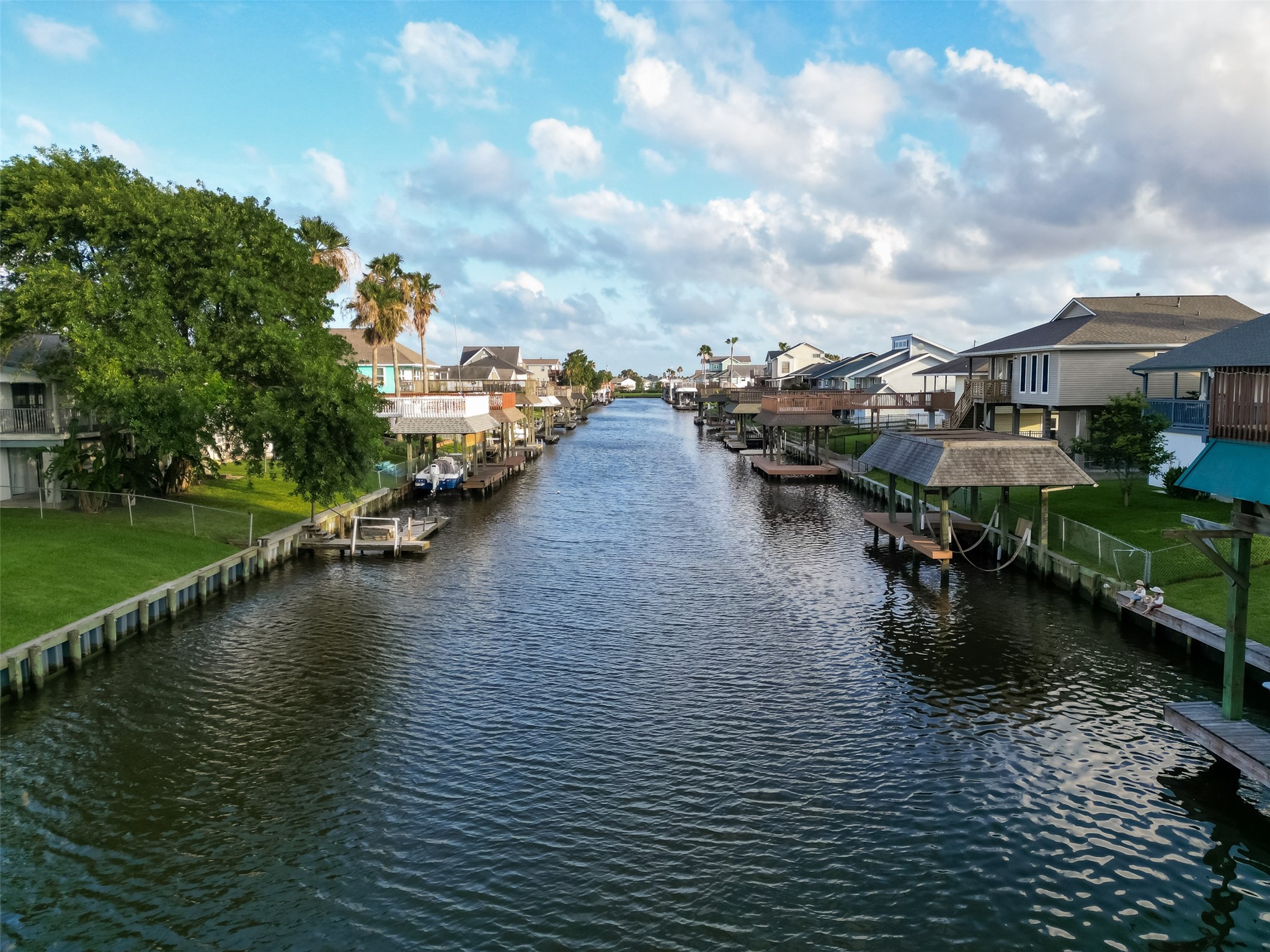 Nice view of the canal, your journey begins here.