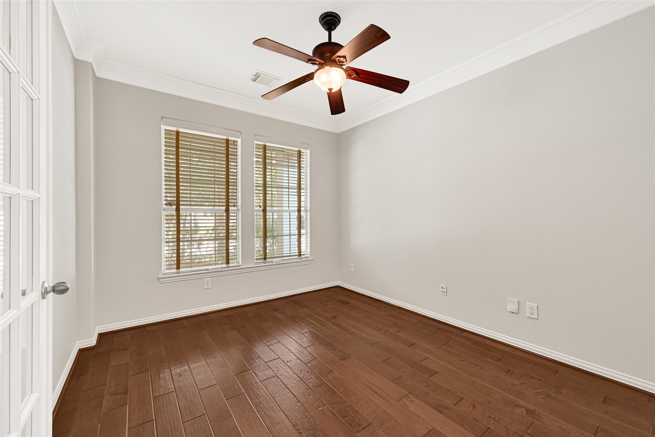 Versatile large room for office work or hobbies and crafting.