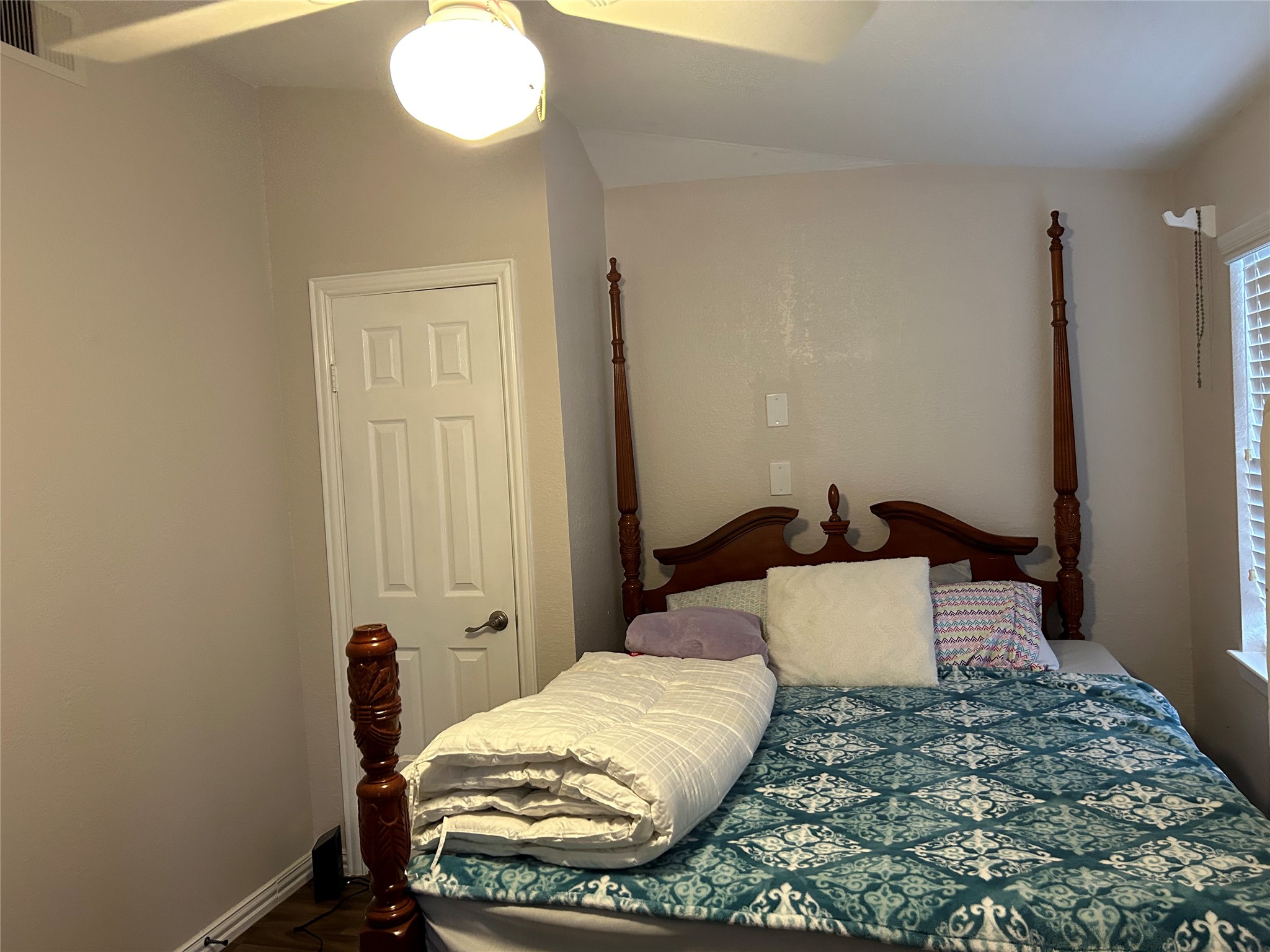 306 Isles End Road, Tiki Island, TX 77554