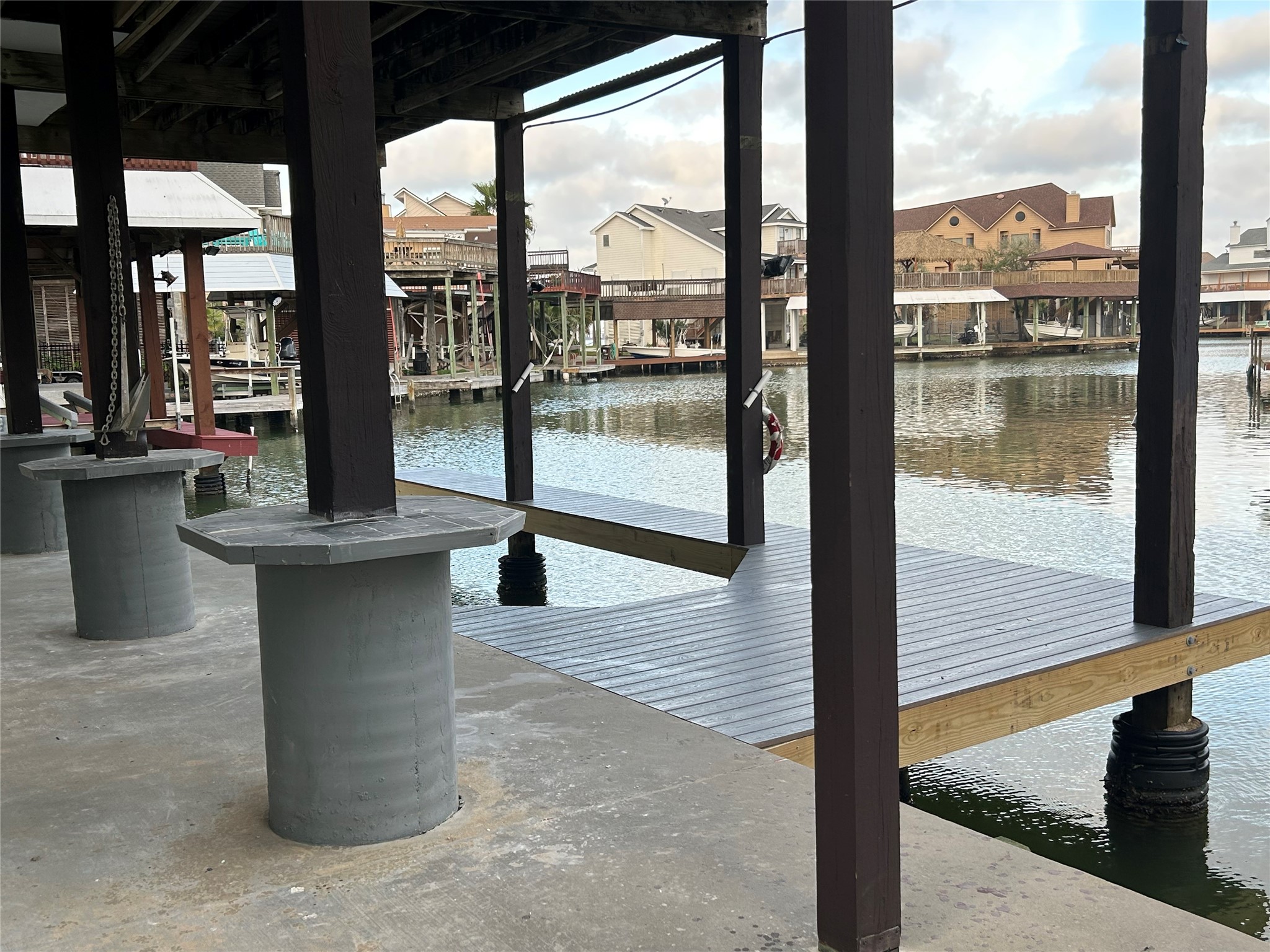 306 Isles End Road, Tiki Island, TX 77554