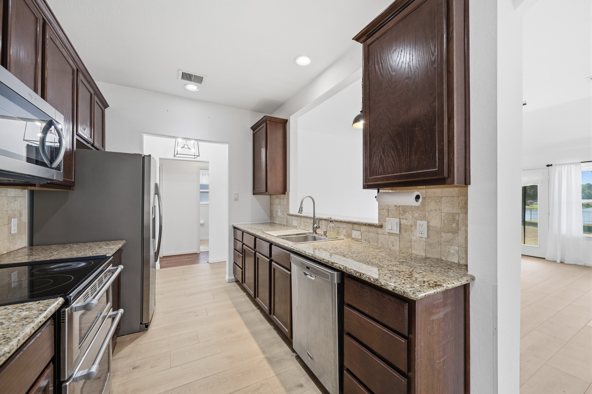9303 E Lakeside Drive, Magnolia, TX 77354